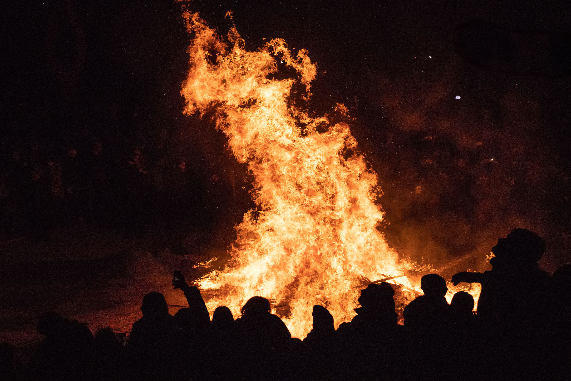 Arde, brucia, distrugge, purifica