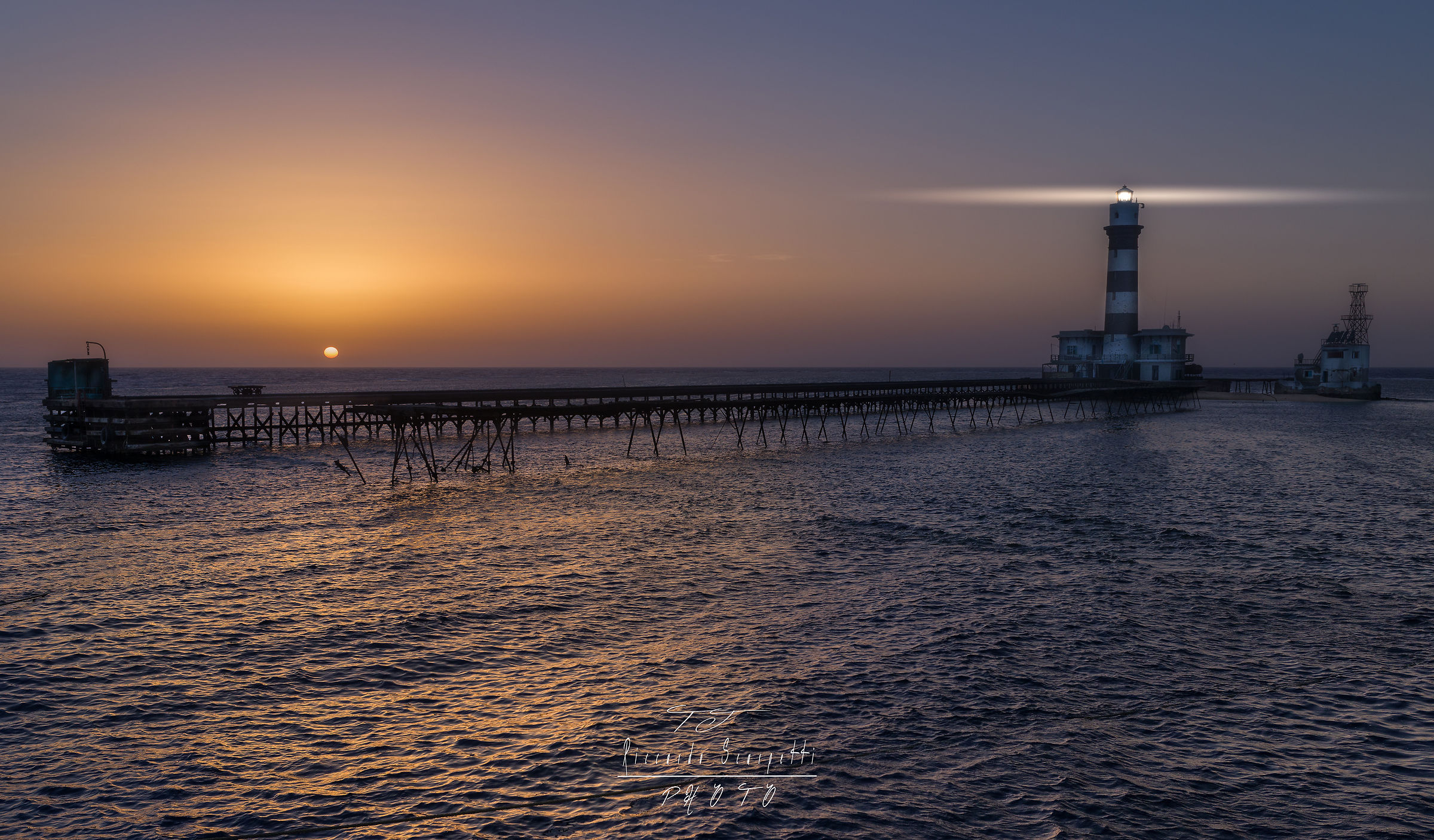 Watch the sea at night as you look at a mother who