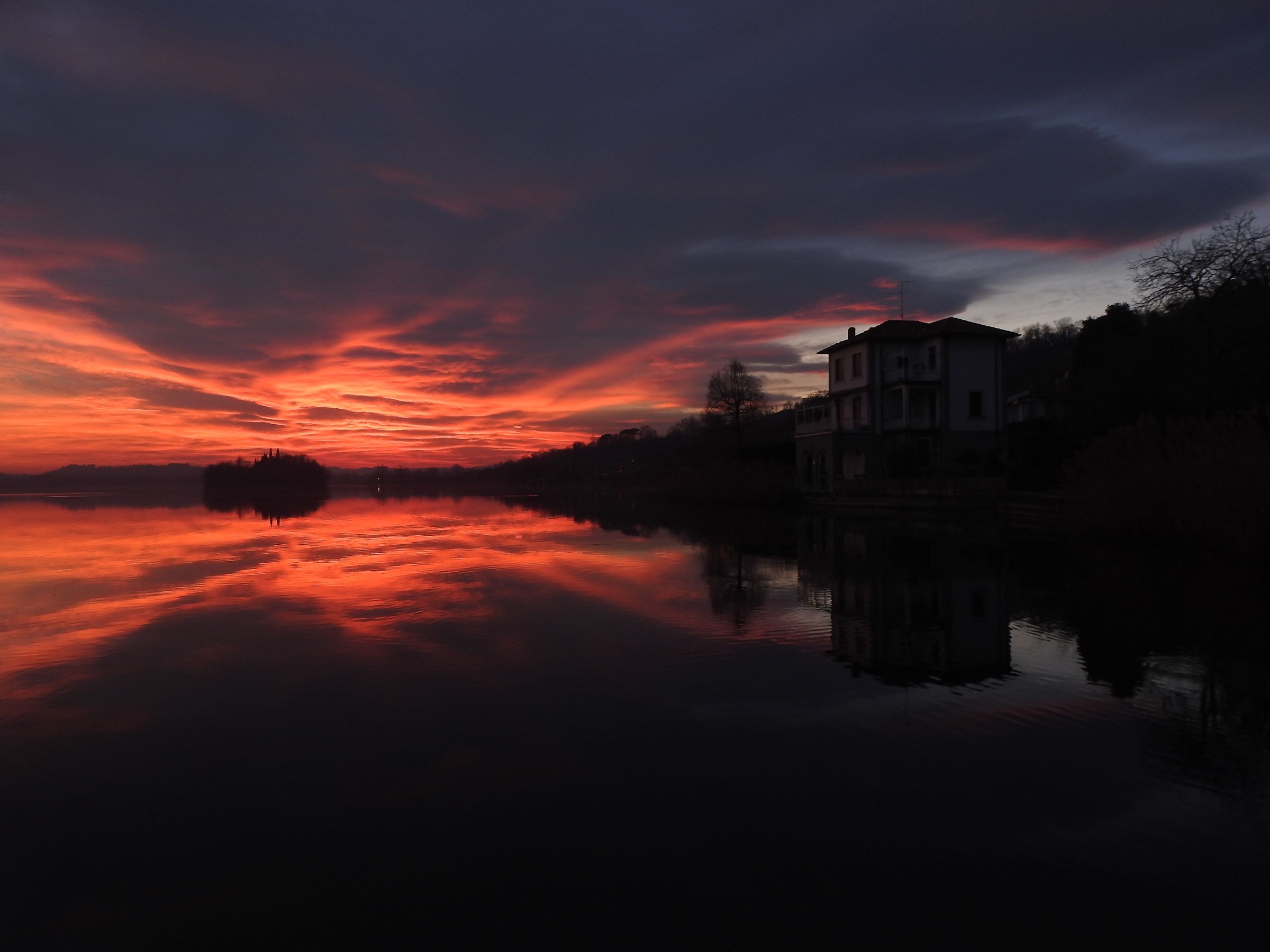 Lago di Pusiano in rosa