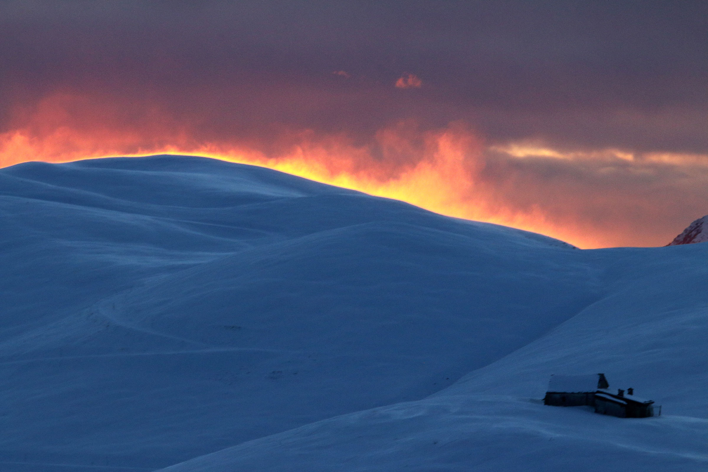 The dawn "Burns" with the Wind