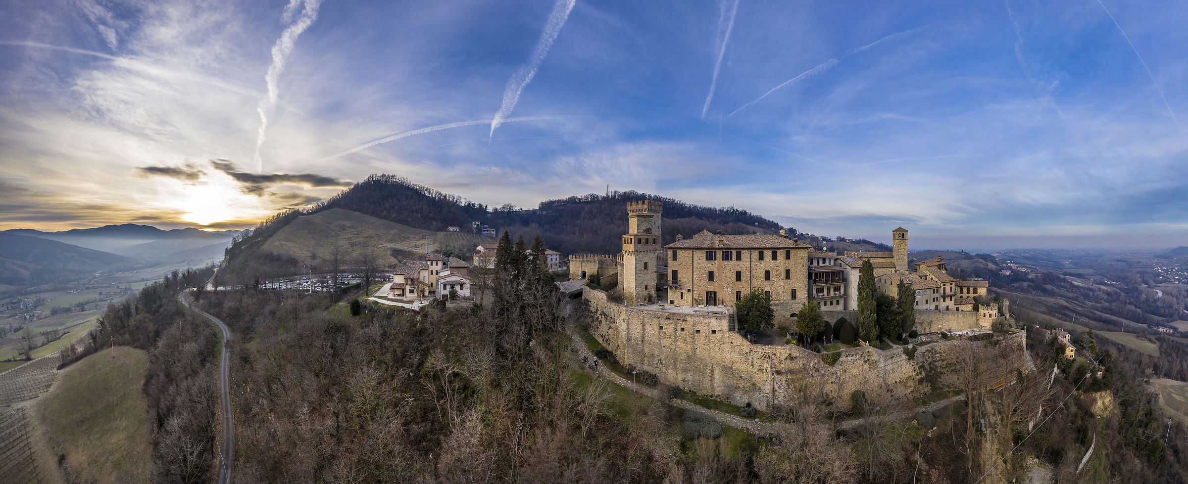 Sunset at the castle of Vigoleno (PR)