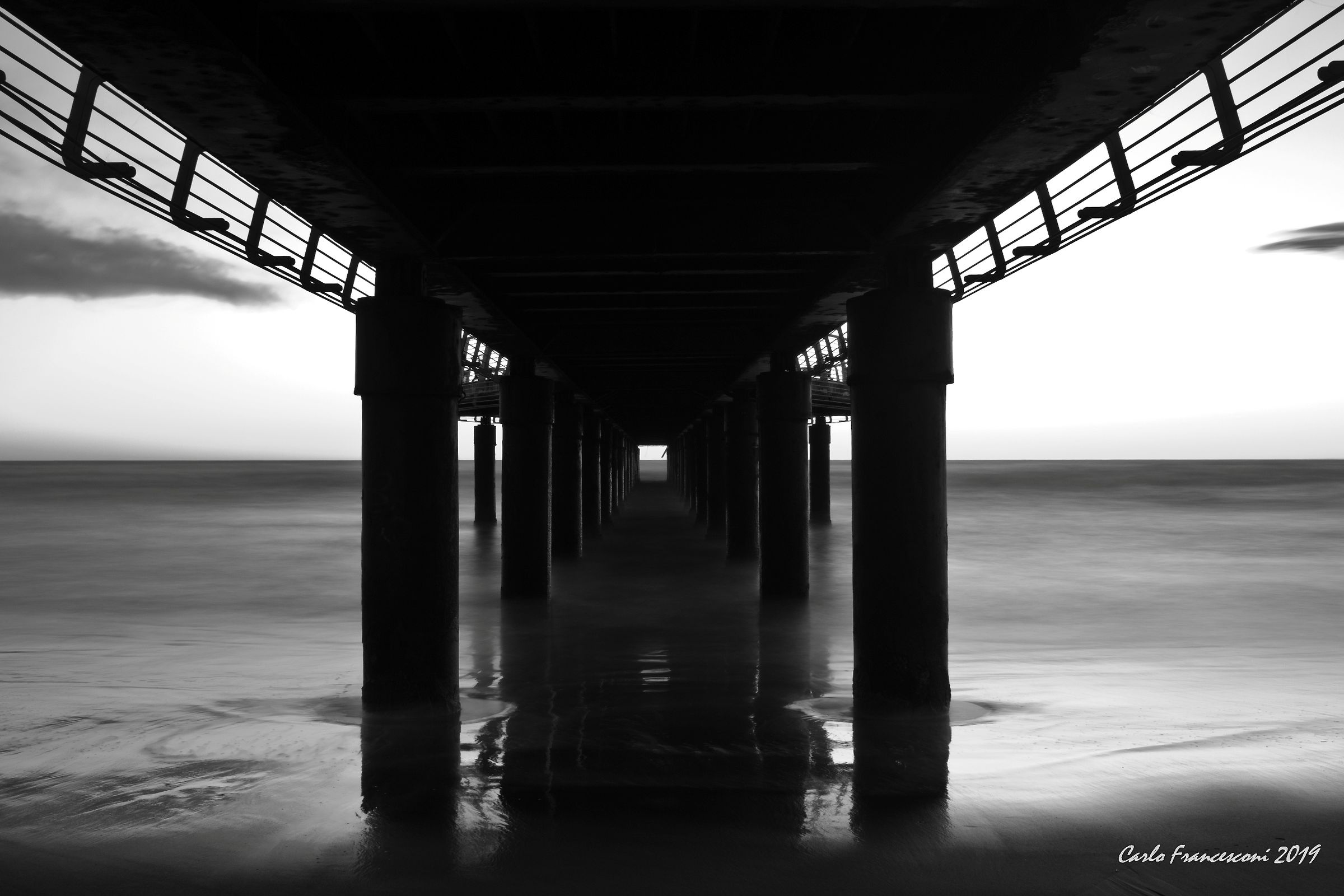 Sotto il pontile, niente