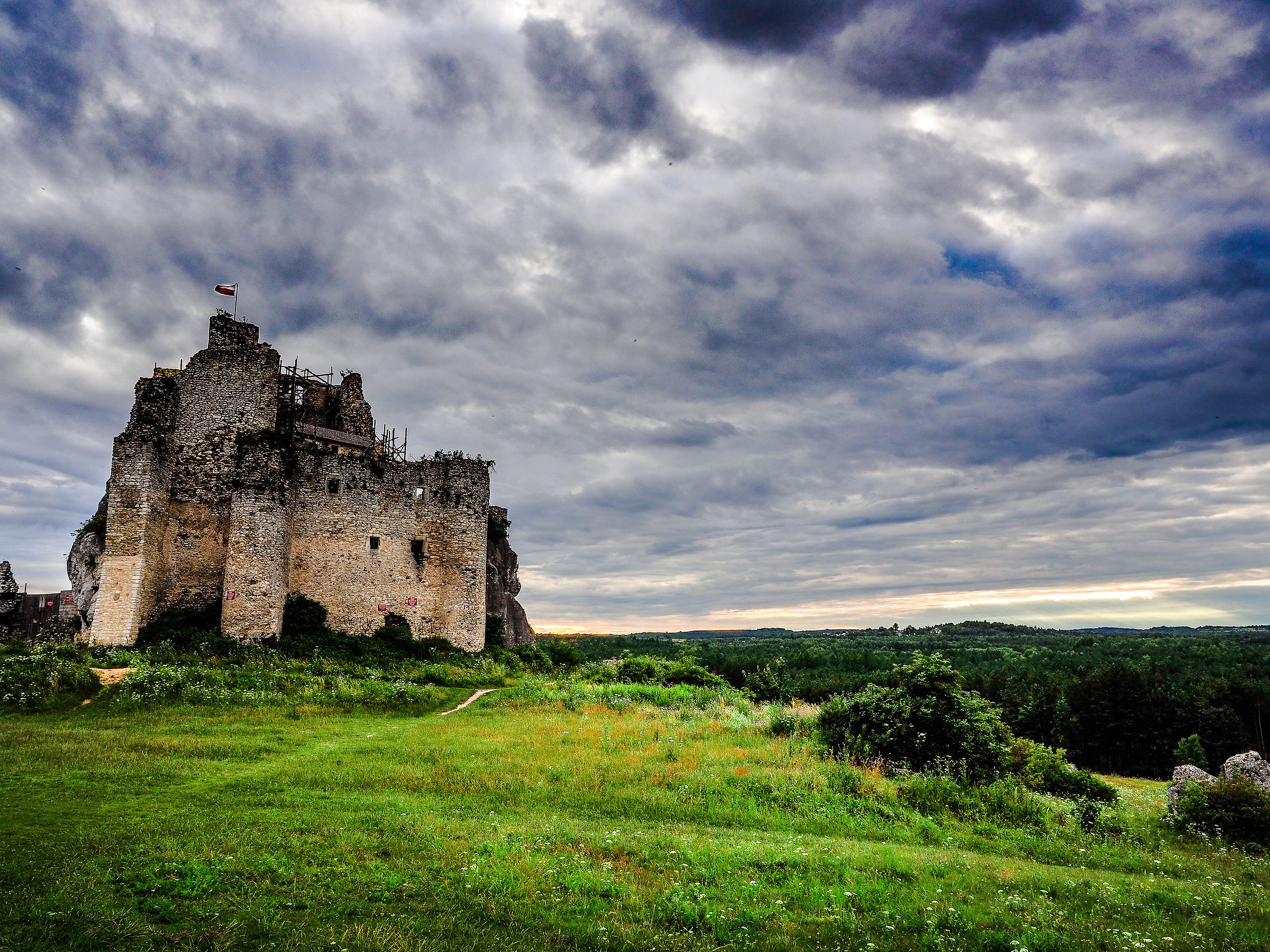 Mirów Castle - Storm