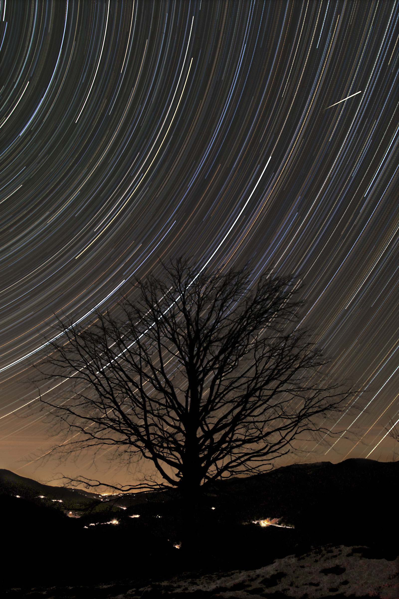 Startrail sulla Val Parma con stella cadente