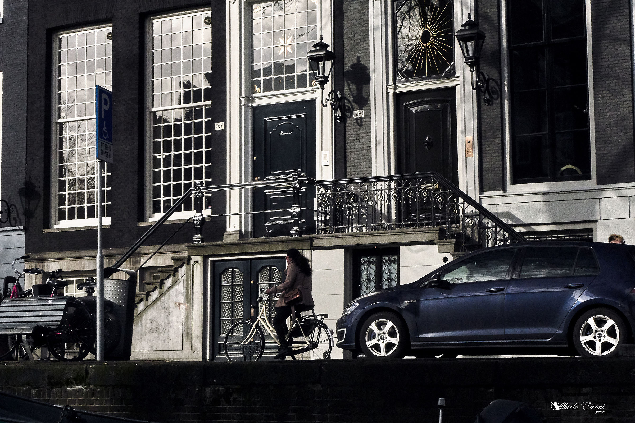 ragazza ad amsterdam