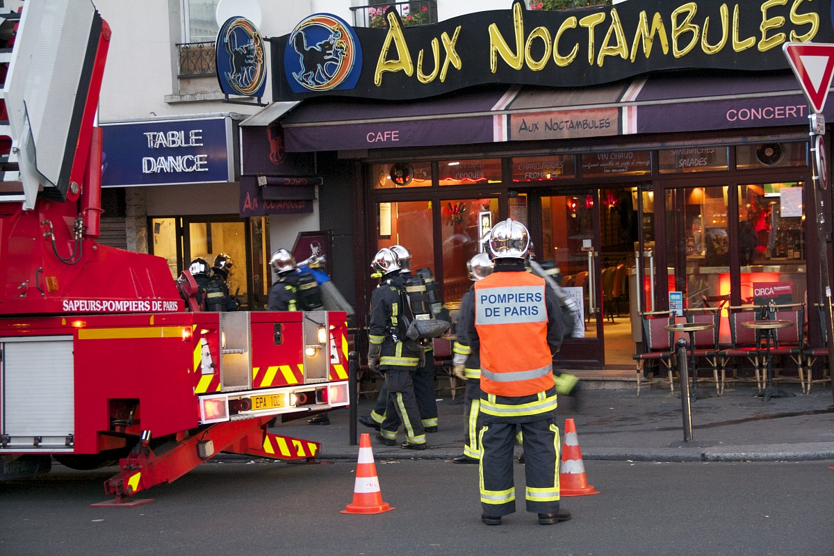 incendio in diretta a parigi