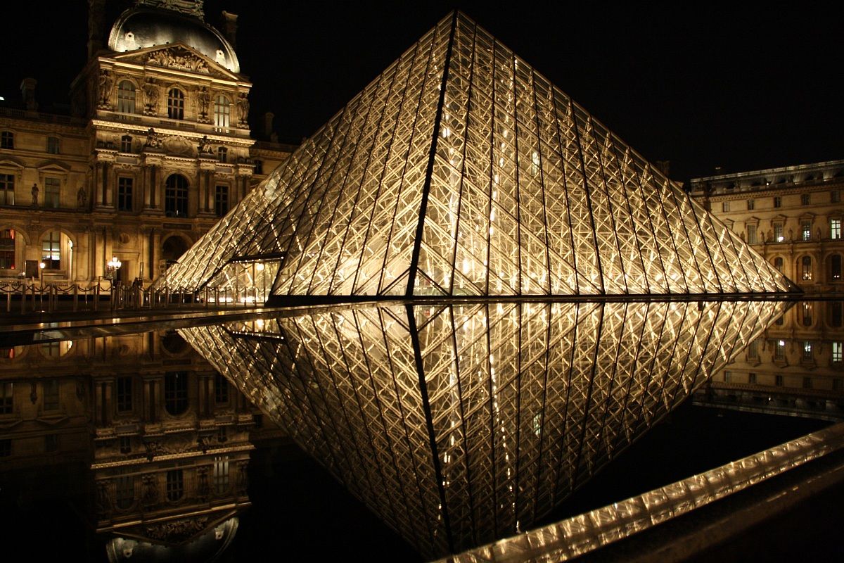 piramide del louvre