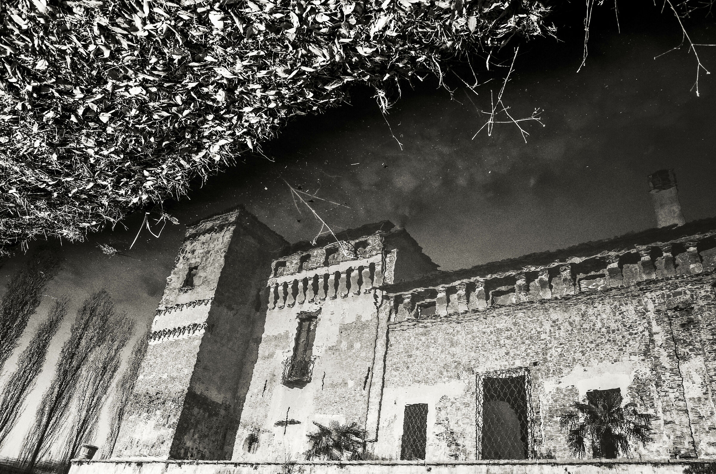 Castelli riflessi nell'acqua