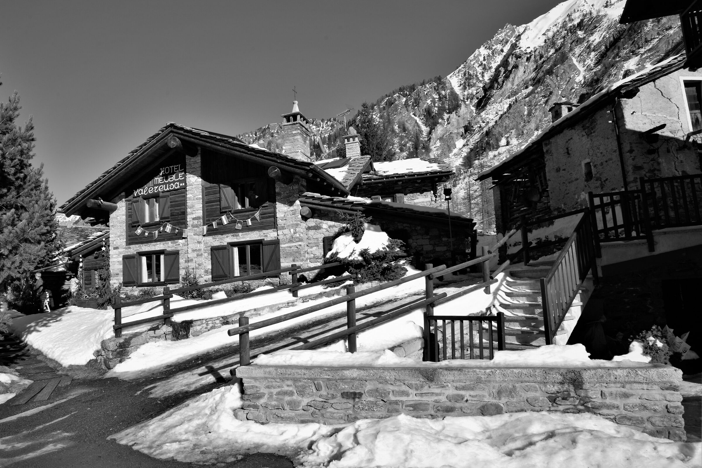 valnontey...verso  il vecchio villaggio