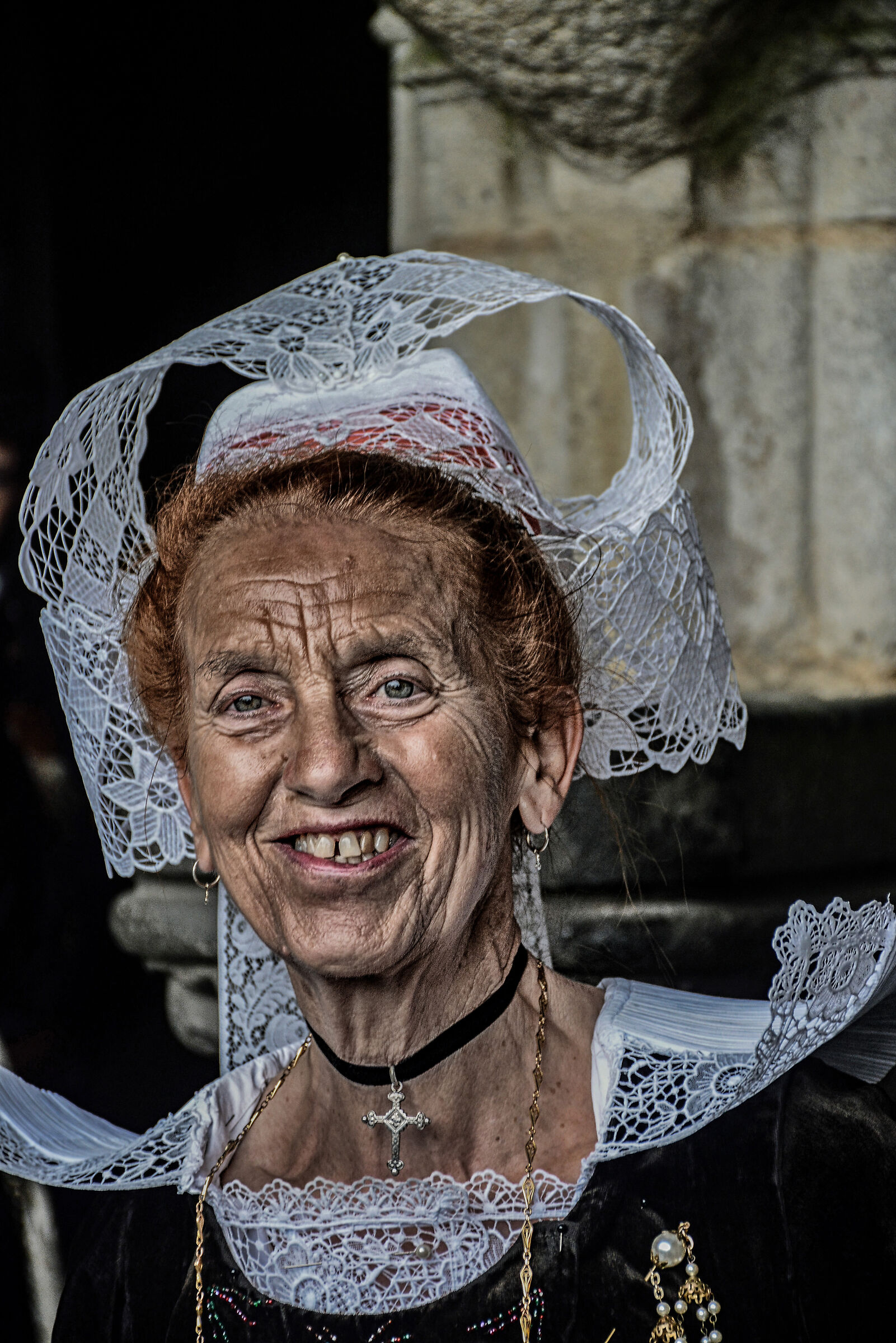 Donna di Locranon (Bretagna)