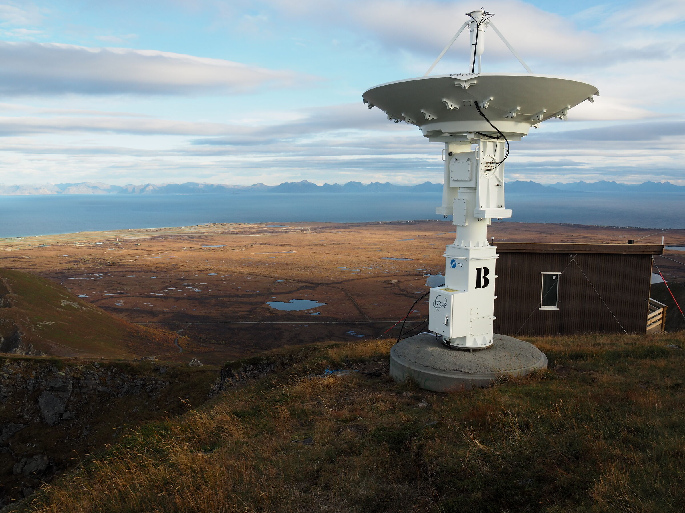 una passeggiata per la torre radar, Andoya Island, Norvegia