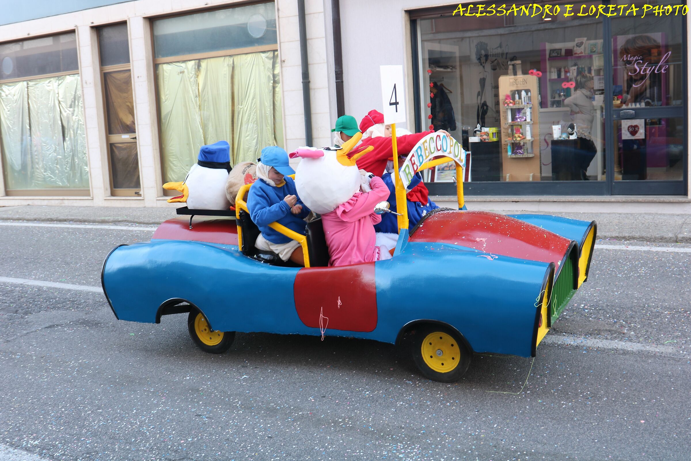 Carnevale di Carpenedolo 19 l' auto di paperino