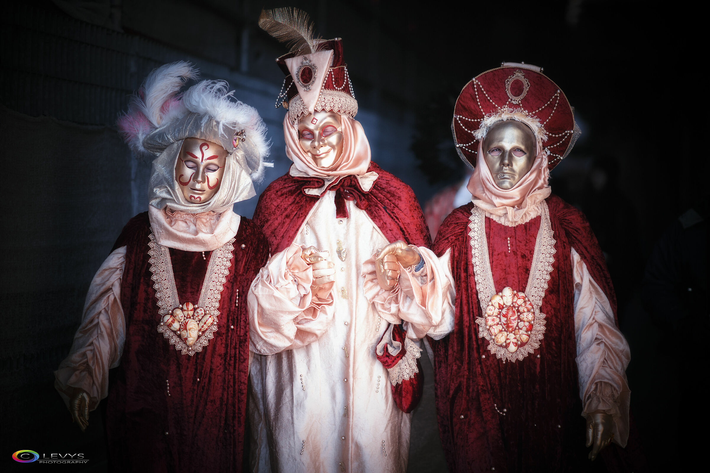 abbracciati dalla luce