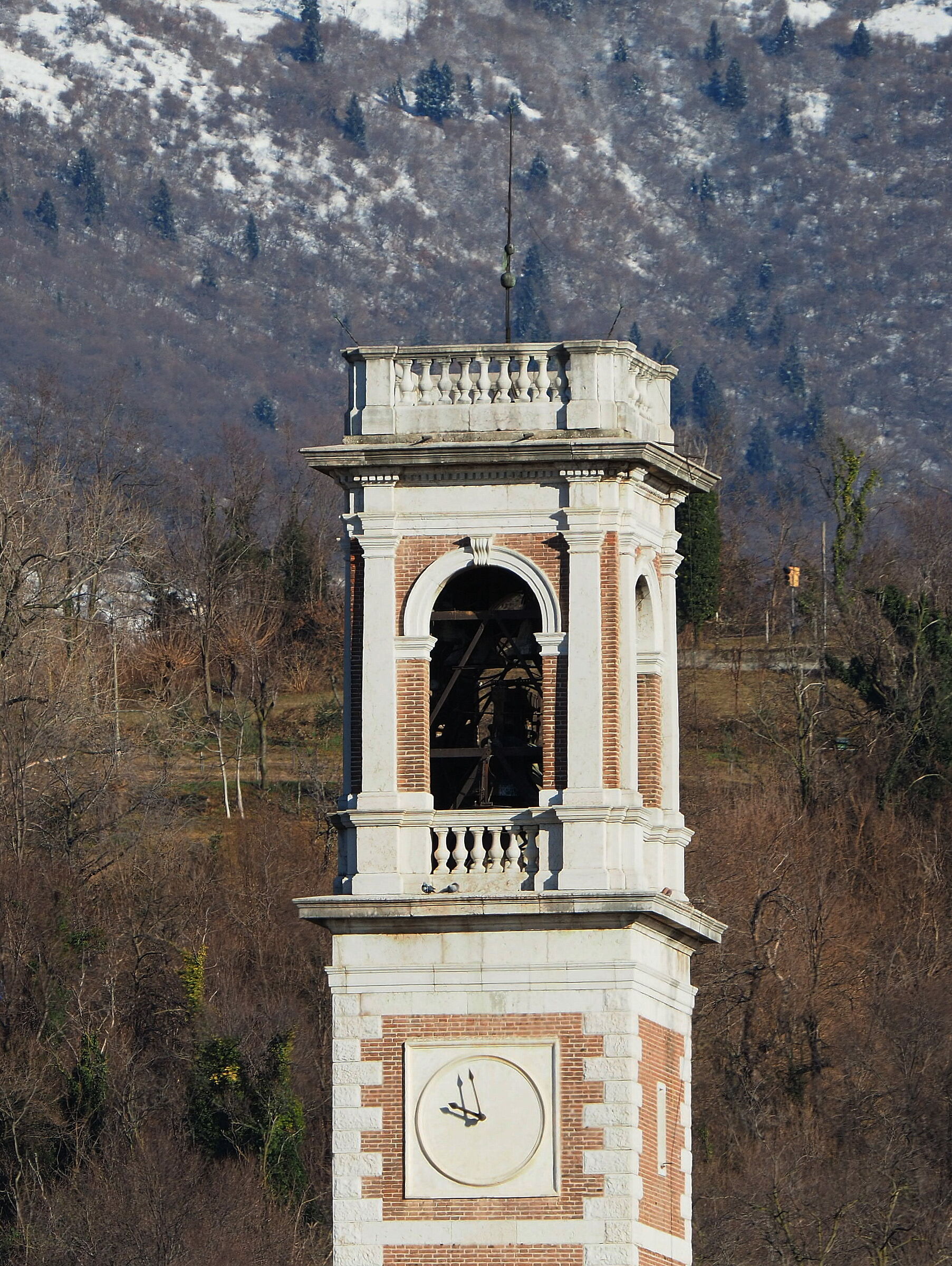 Centrale di Zugliano, Campanile della Parrocchiale