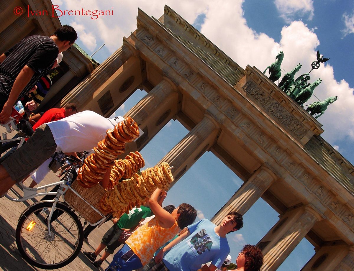 Berlin - Brandenburger Tor unt Brezel