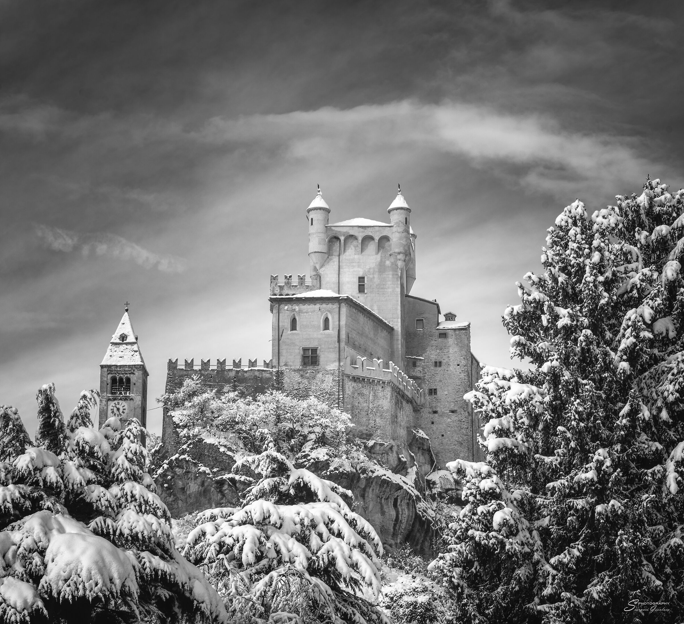 St. Pierre Castle (AO)