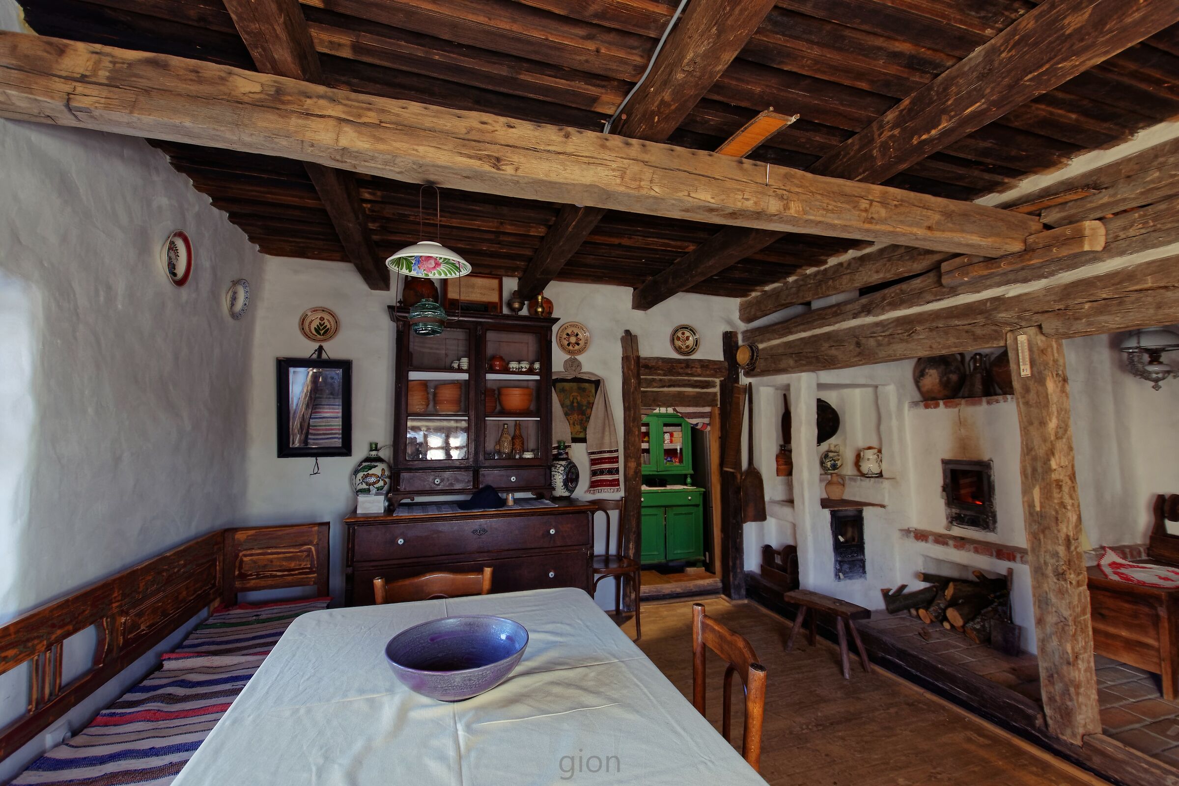 Interior of a traditional old house (I stayed there)