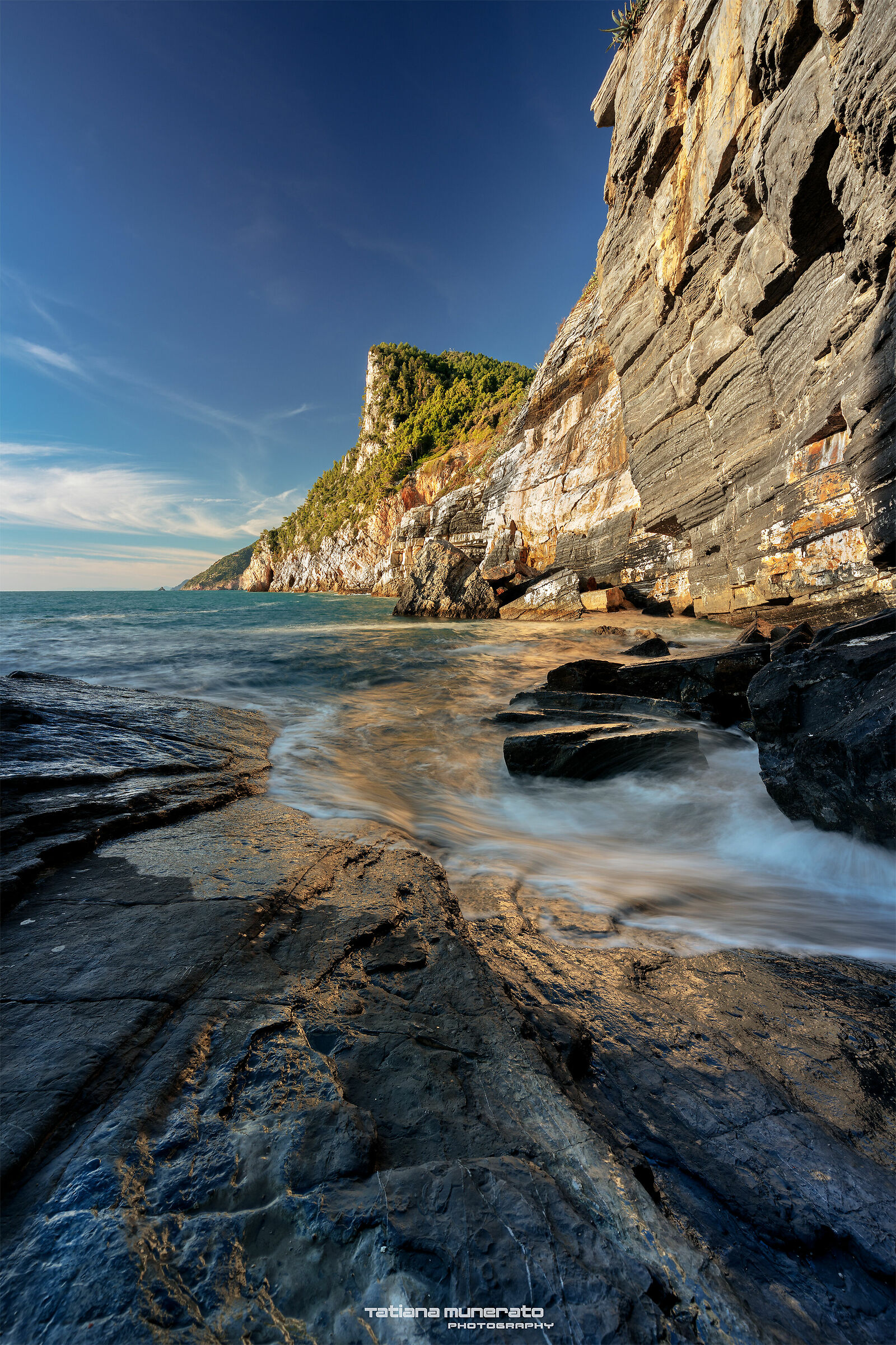 Portovenere, dove il mare incontra la grotta di Byron