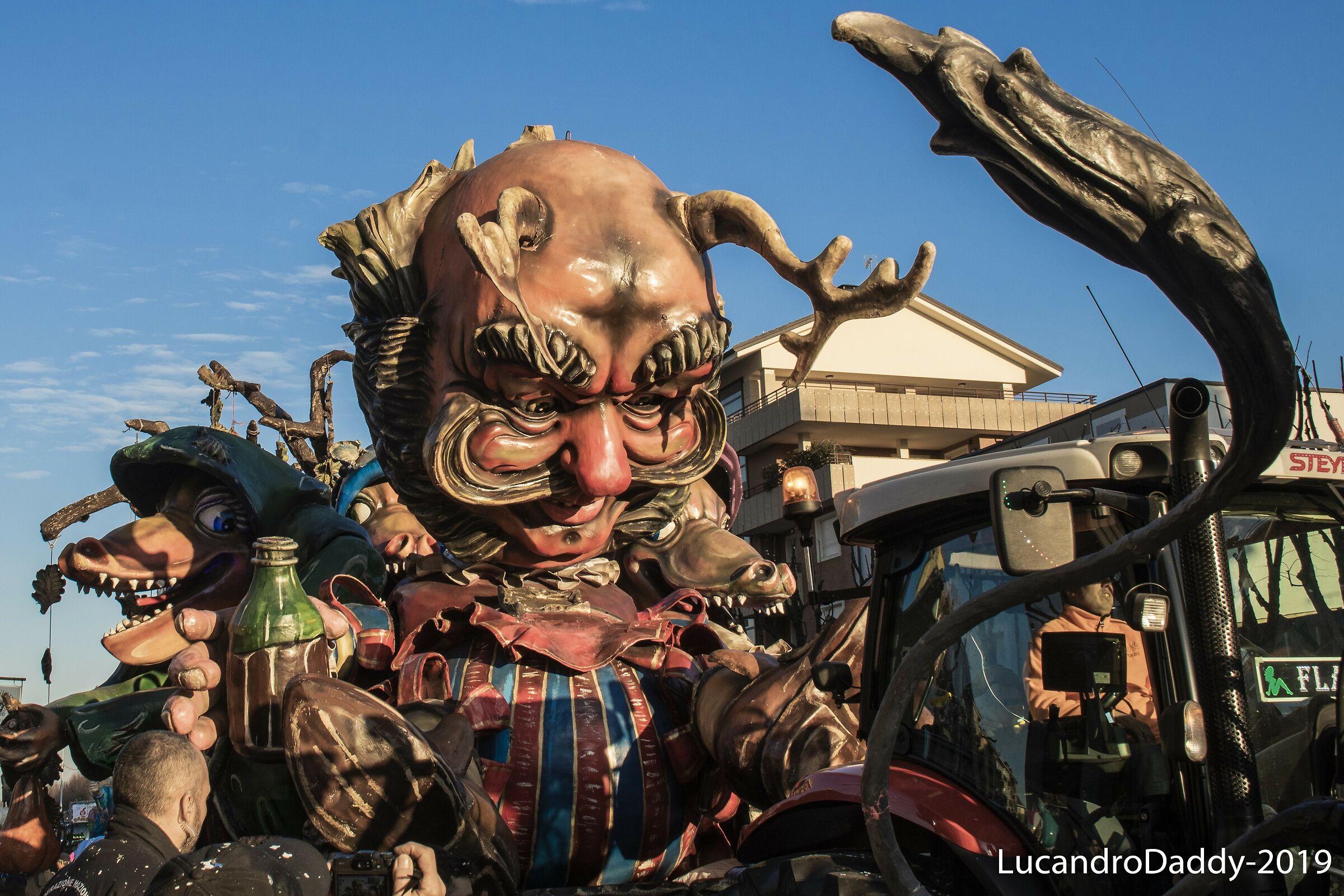 Una sfilata in maschera