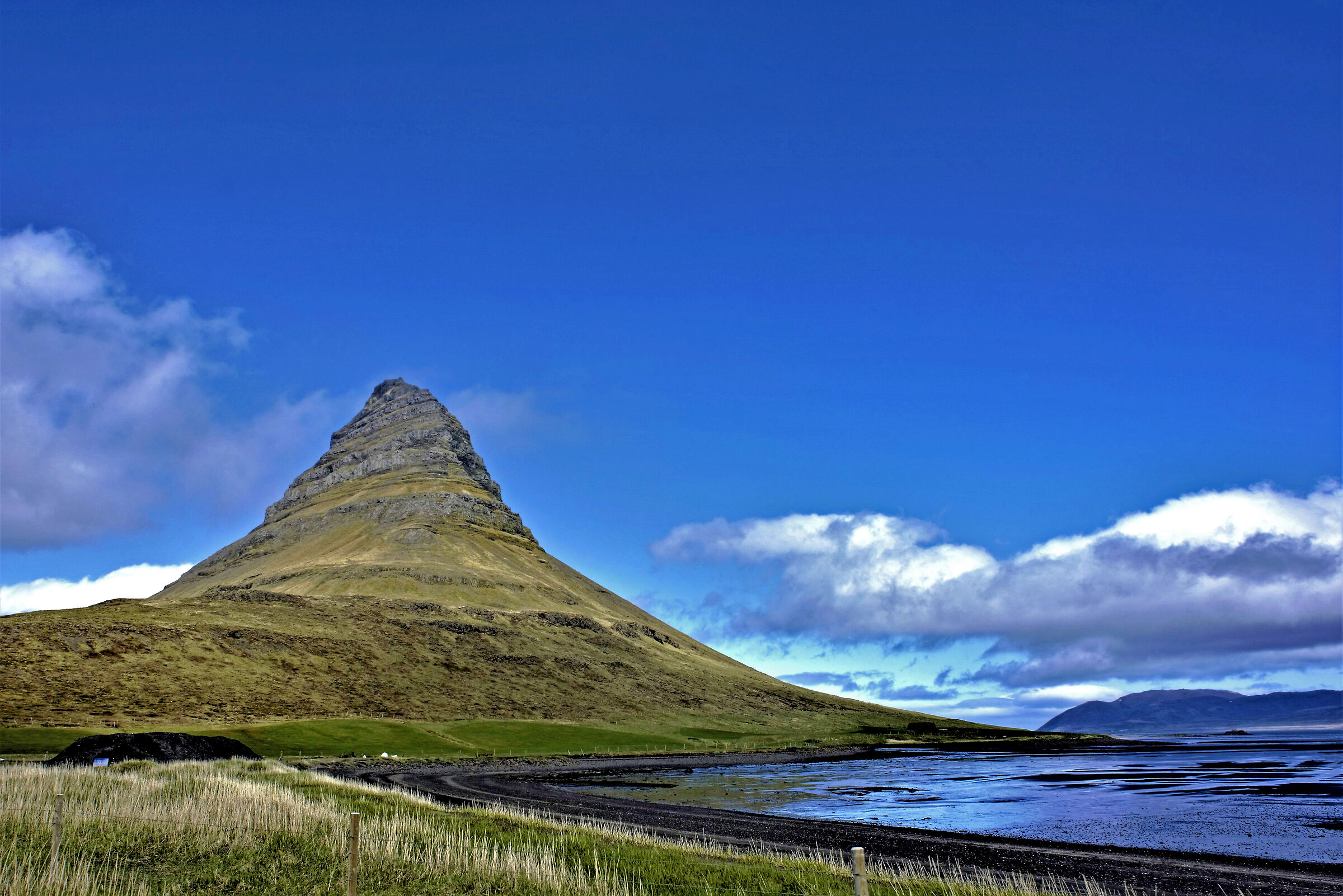 cono di kirkjufelsfoss islanda