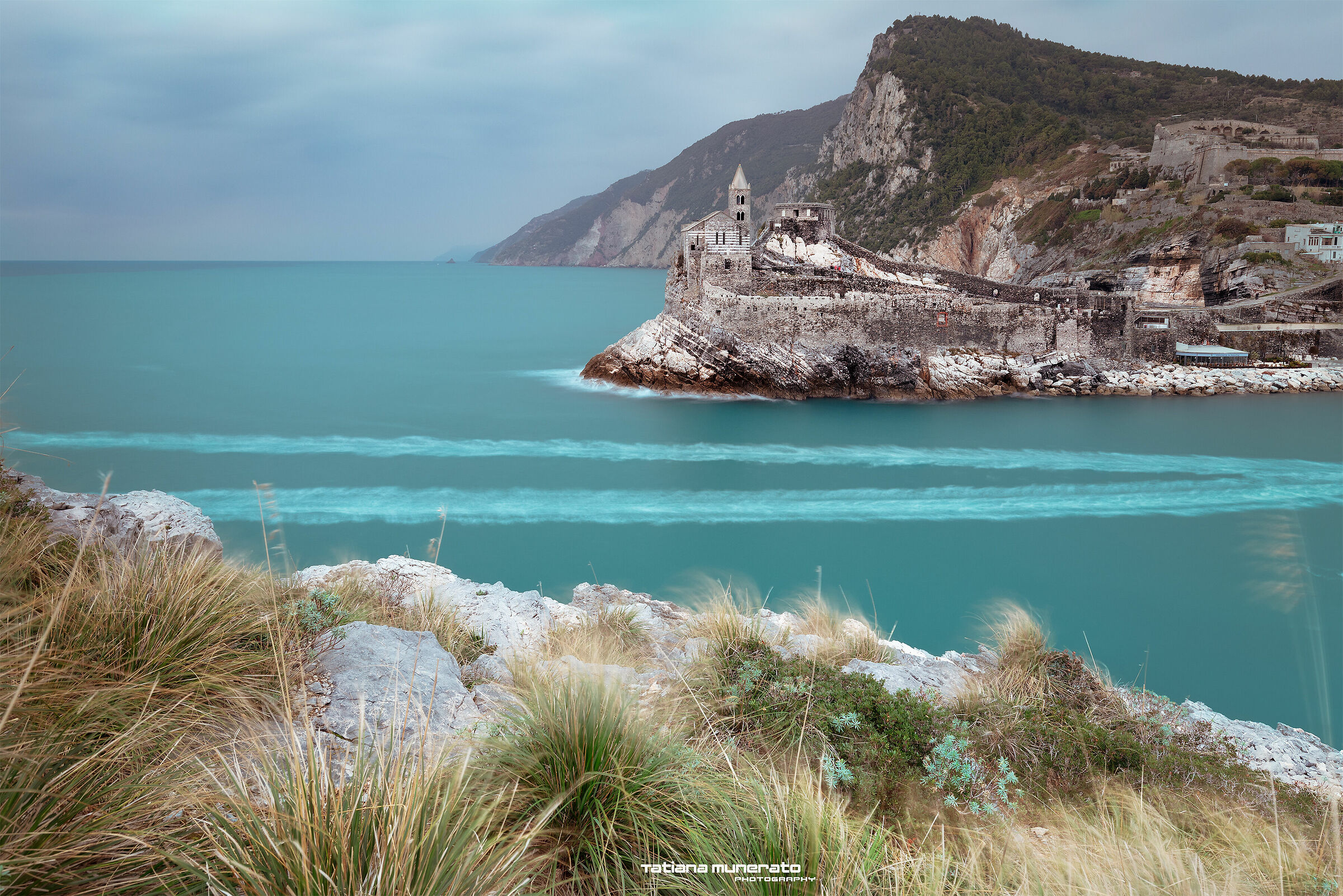 La chiesa di Portovenere vista dall'Isola di Palmaria