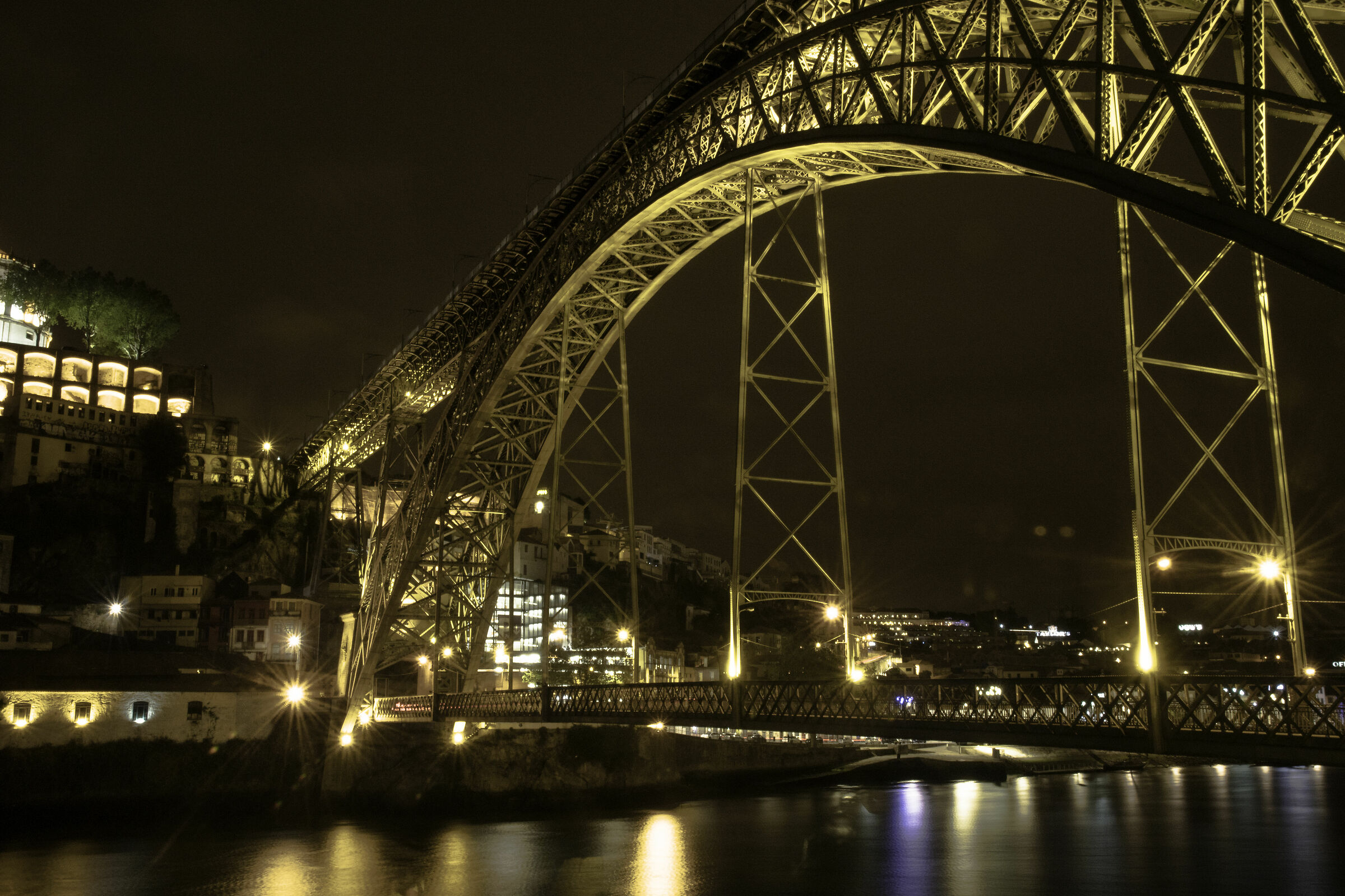 Oporto by night