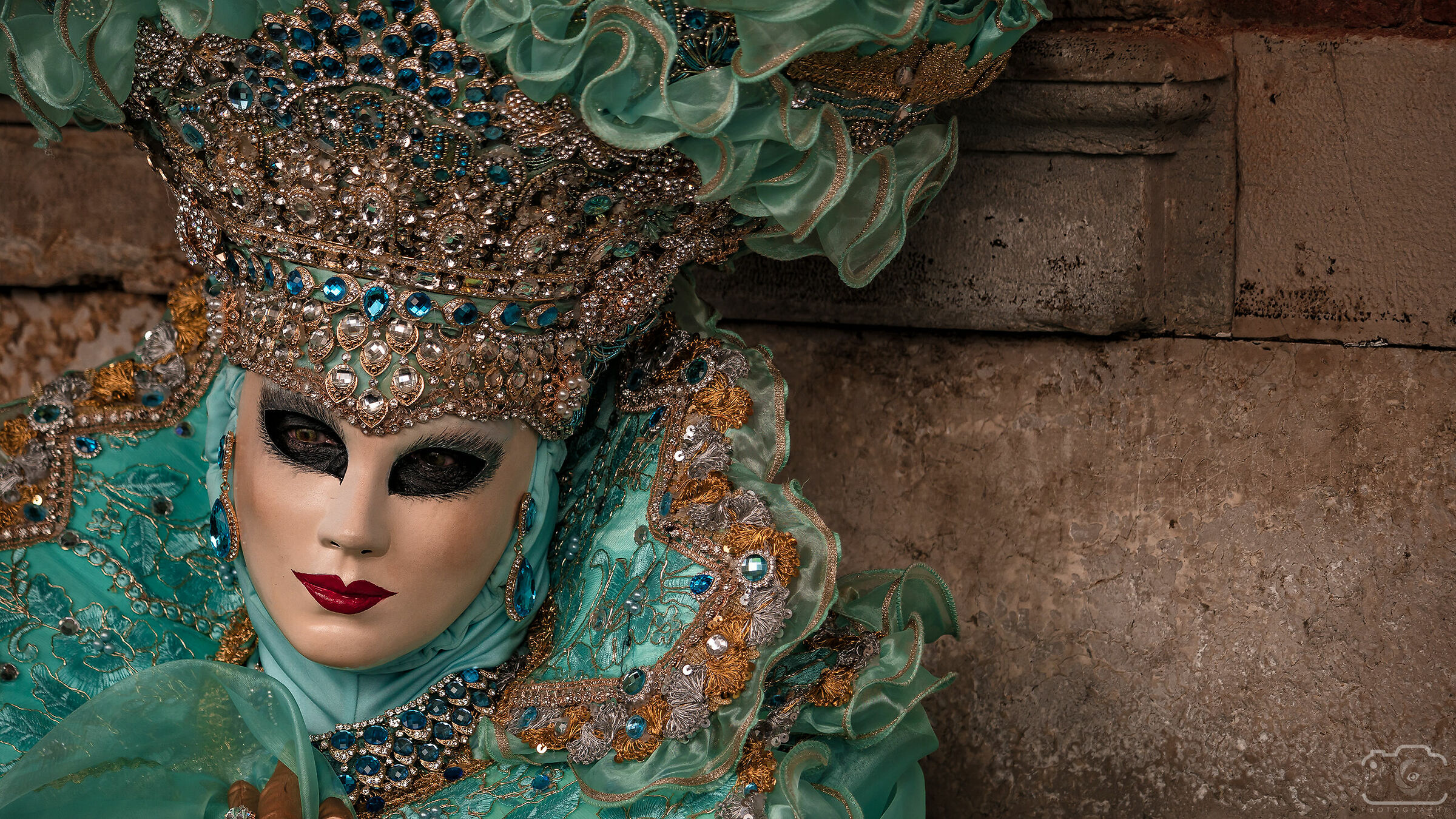 Dietro una maschera...