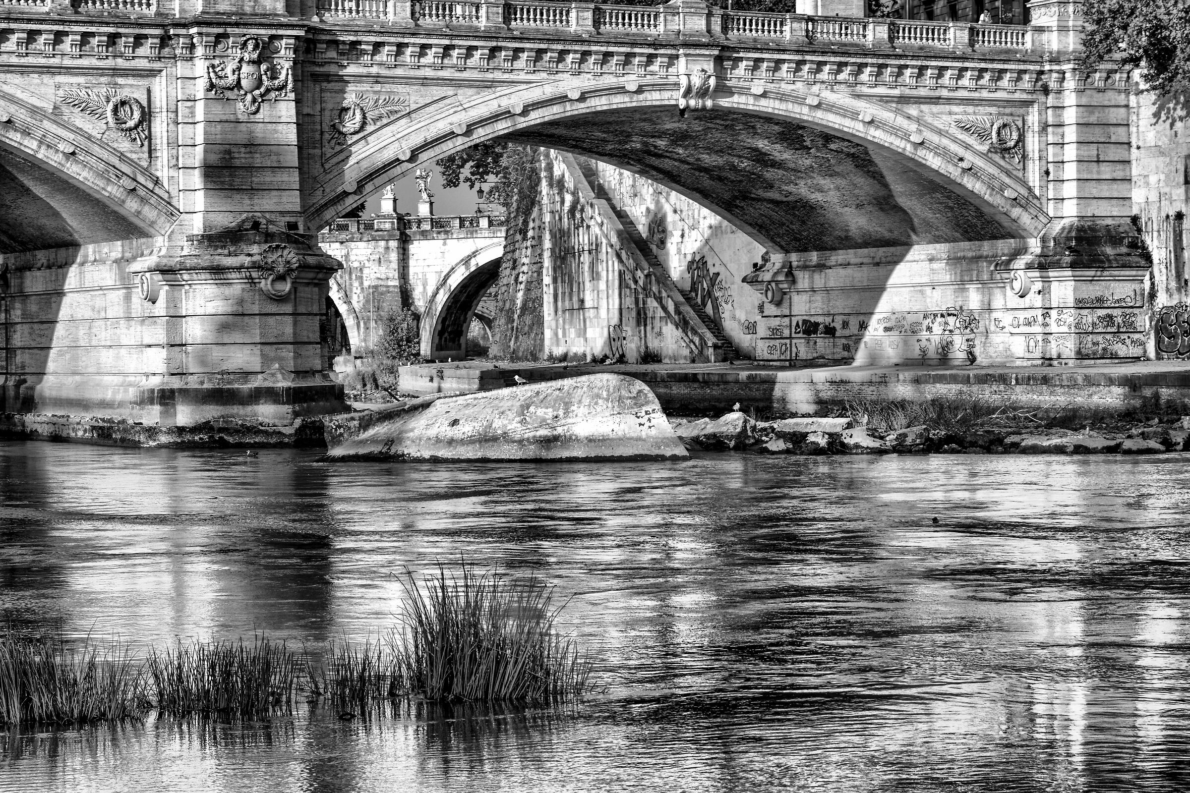 Barca rovesciata sul Tevere...