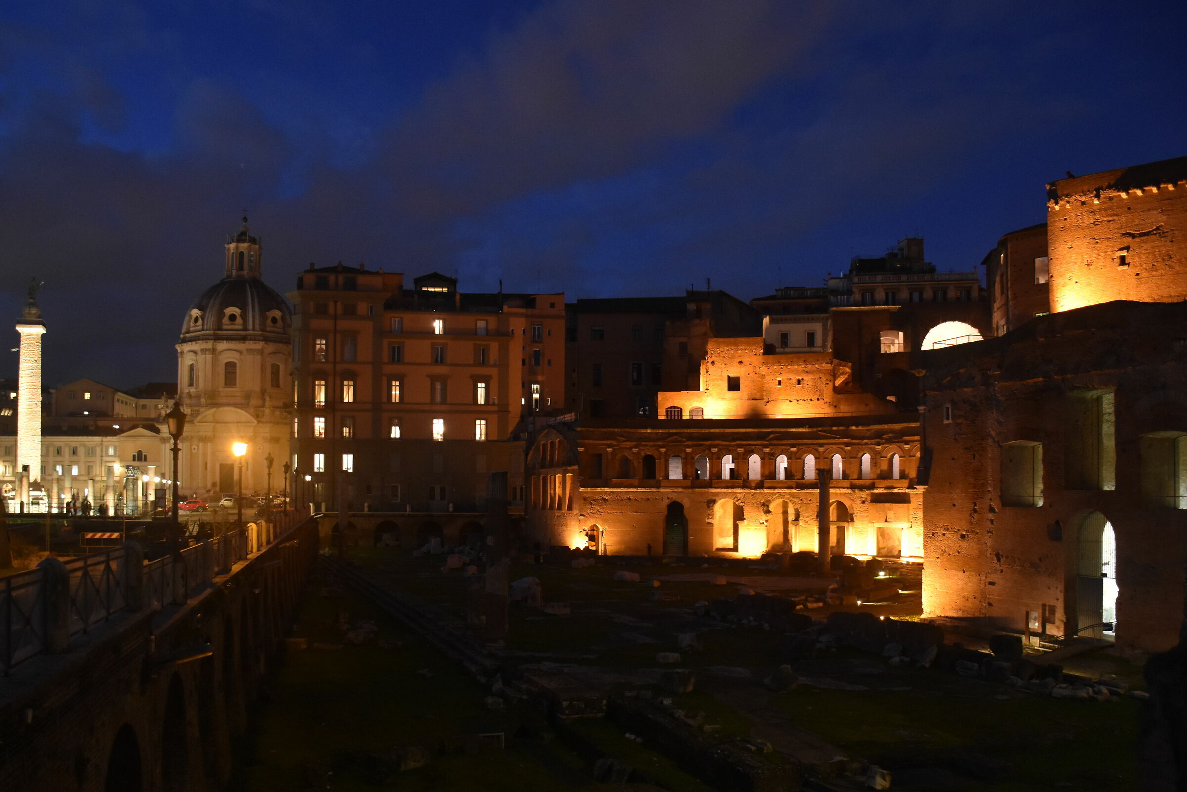 Rome, Triaanite markets at night