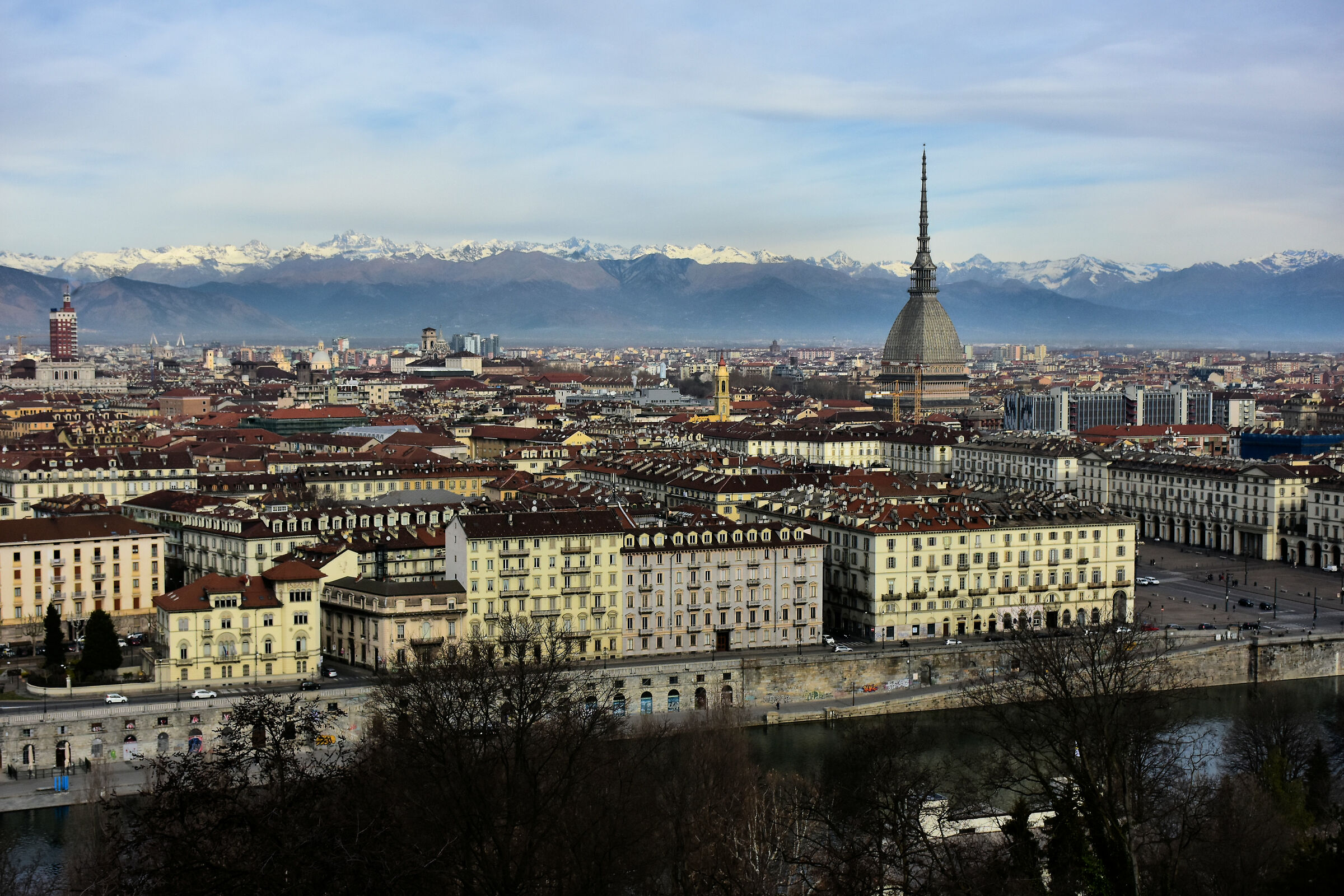 Ai piedi delle montagne