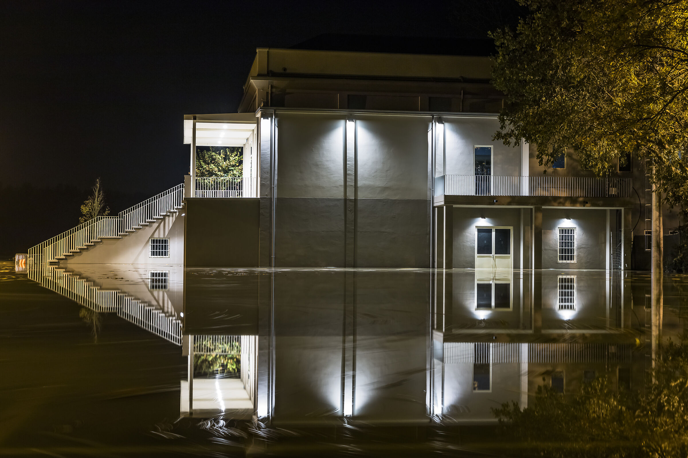 Riflessi nella piena del Po