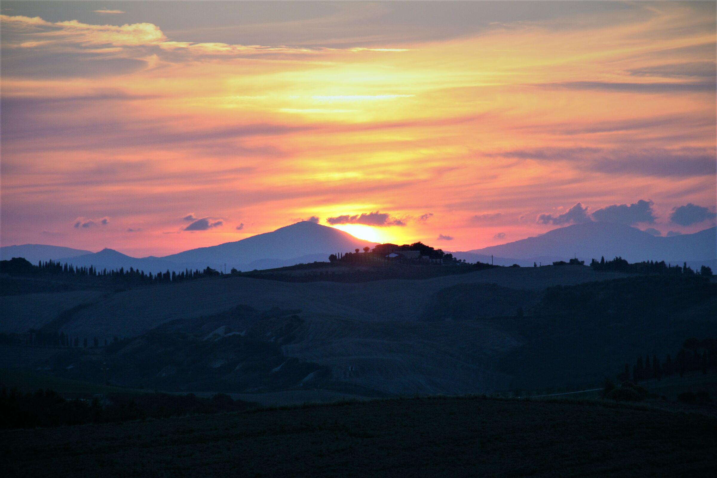 ..Si fa sera... tramonto in Val D'Orcia