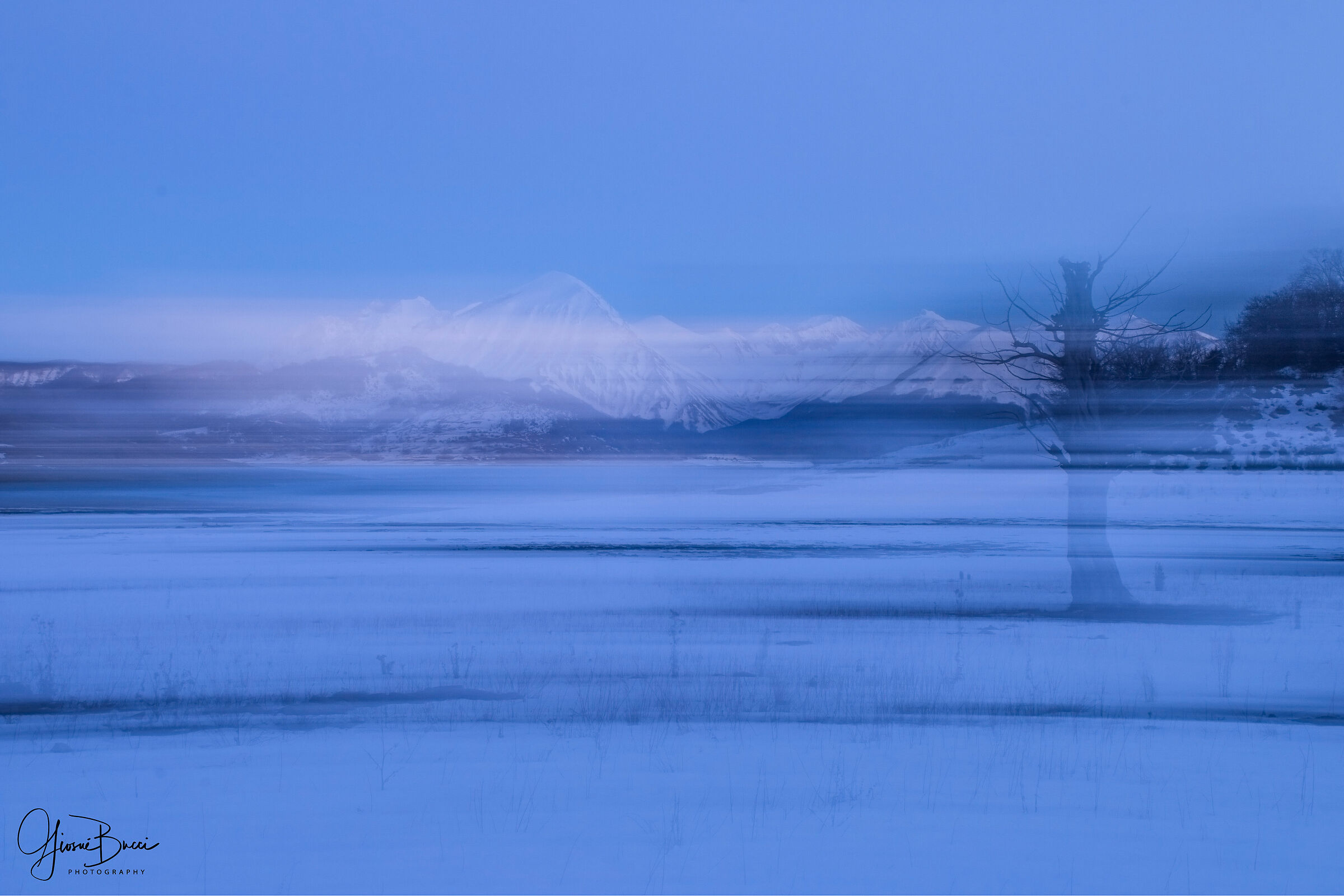 Blue Winter, Lago di Campotosto.