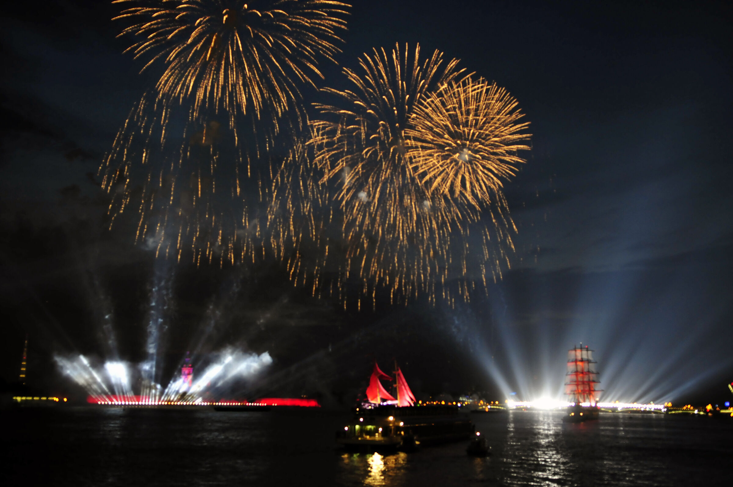 Festa sulla Neva a San Pietroburgo (Ru)