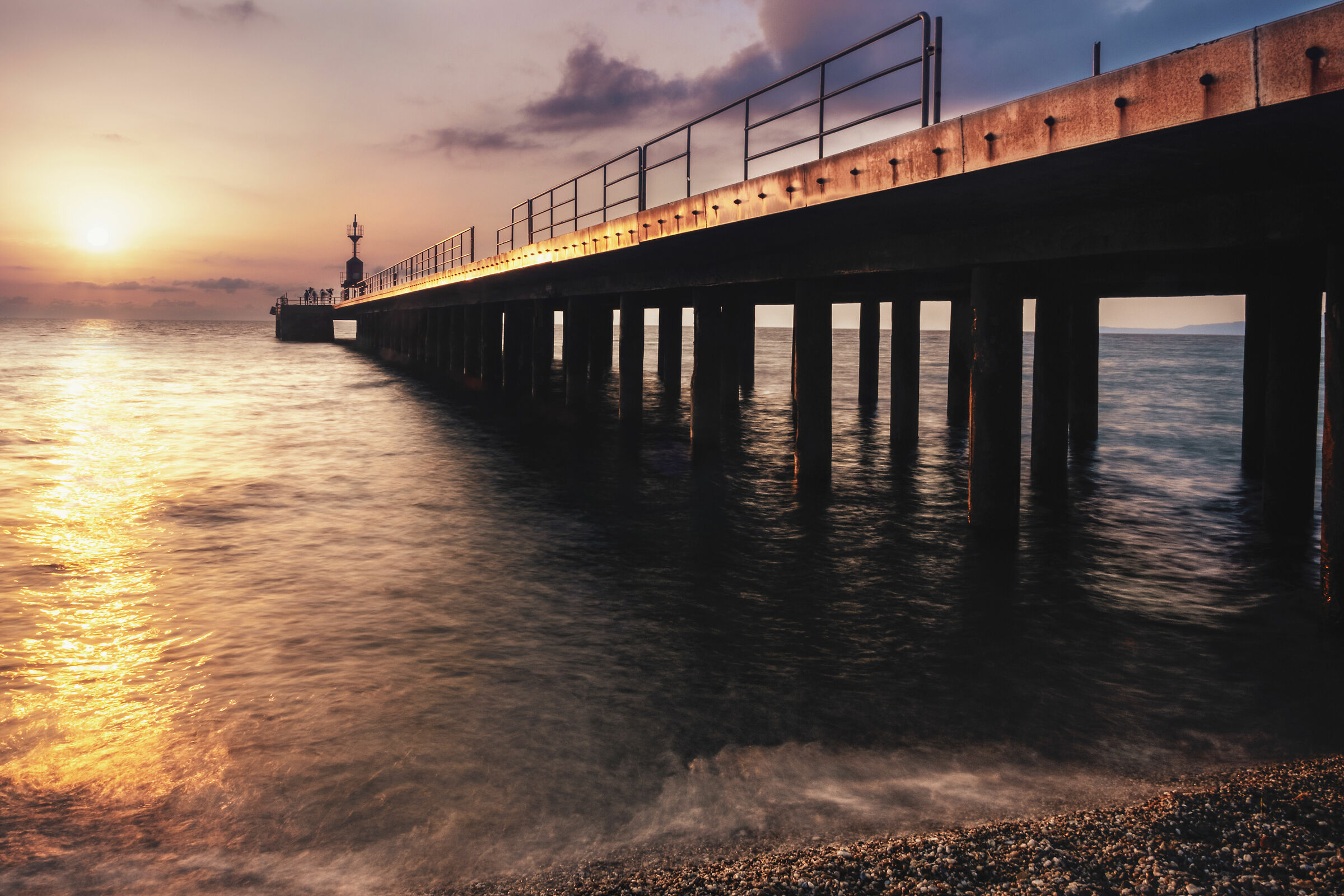Pontile al tramonto