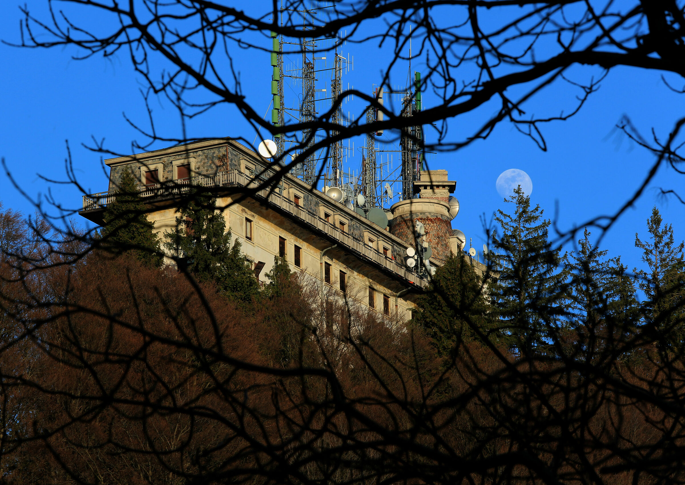 Il Sacromonte e la Luna