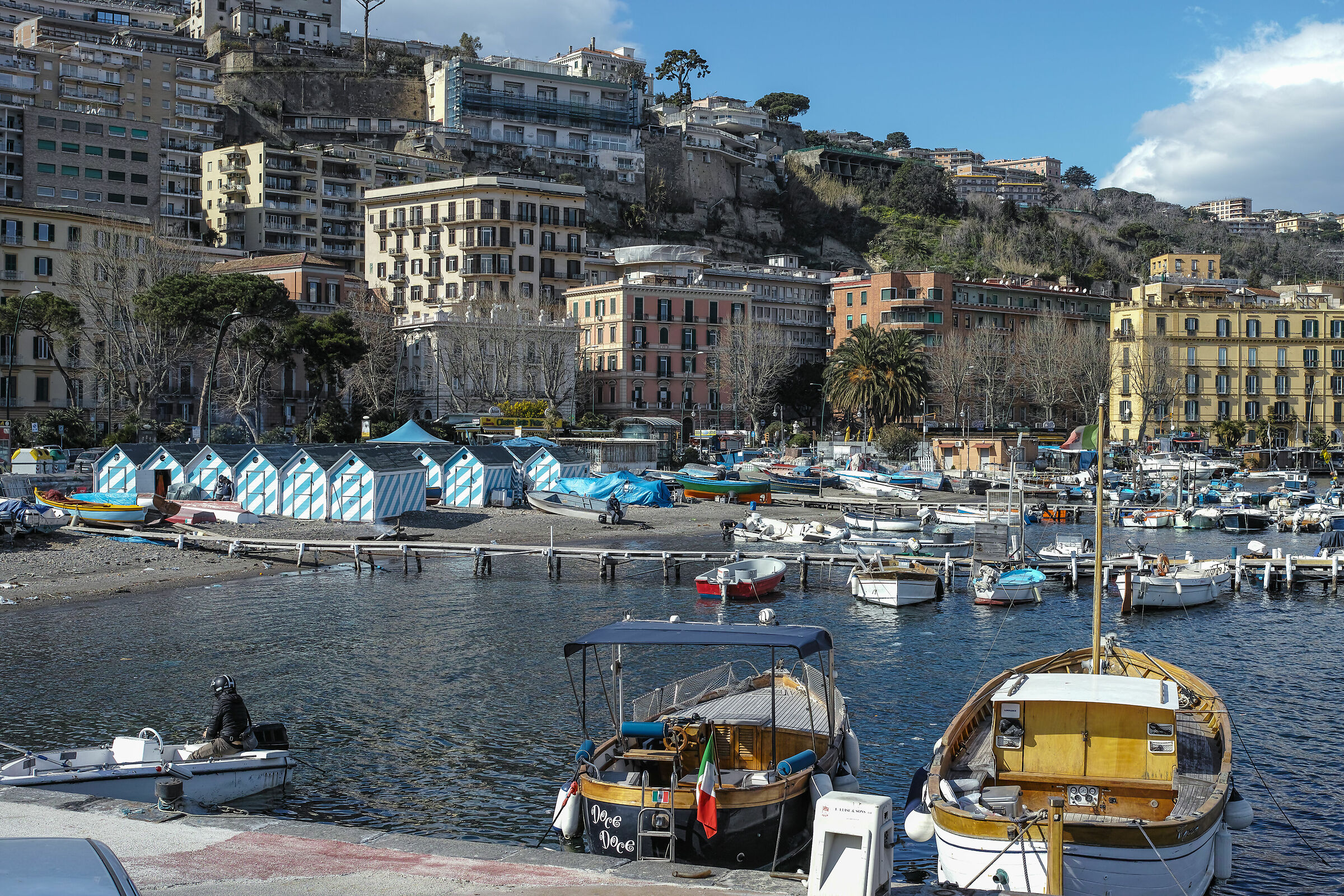 Mergellina scorcio mare e cemento