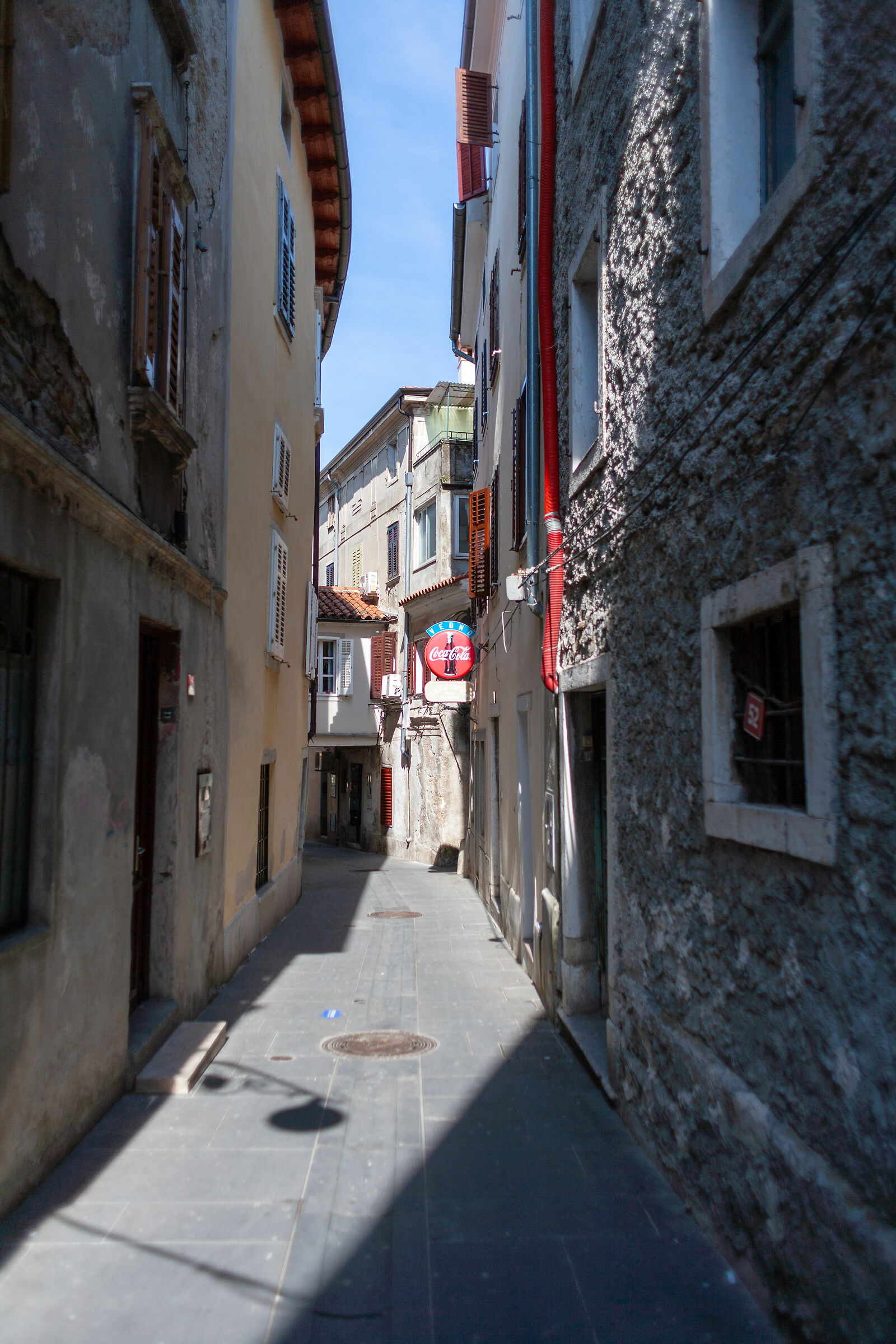 stret - test Canon  28mm EF f/1.8