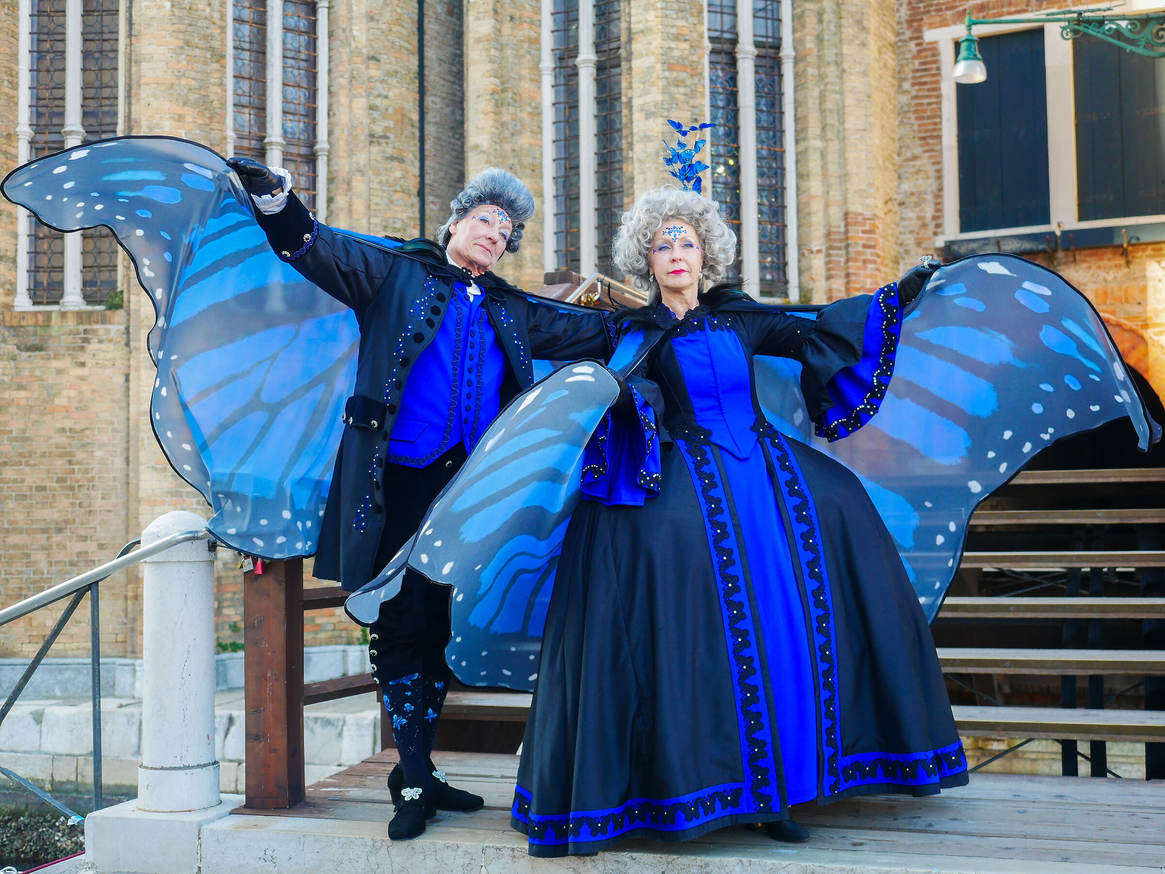 Maschere blu con ali