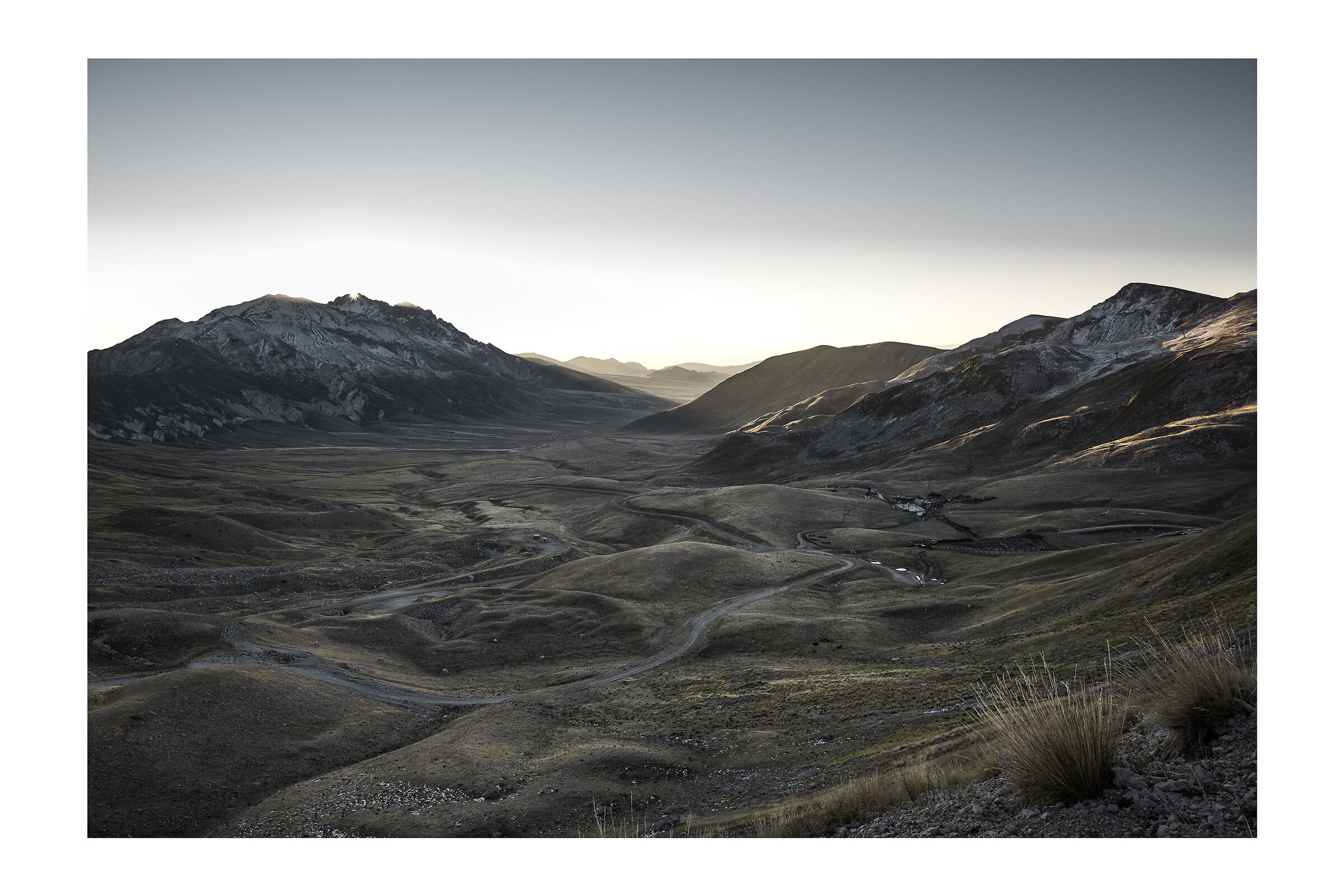 Prime luci su Campo Imperatore - Abruzzo.