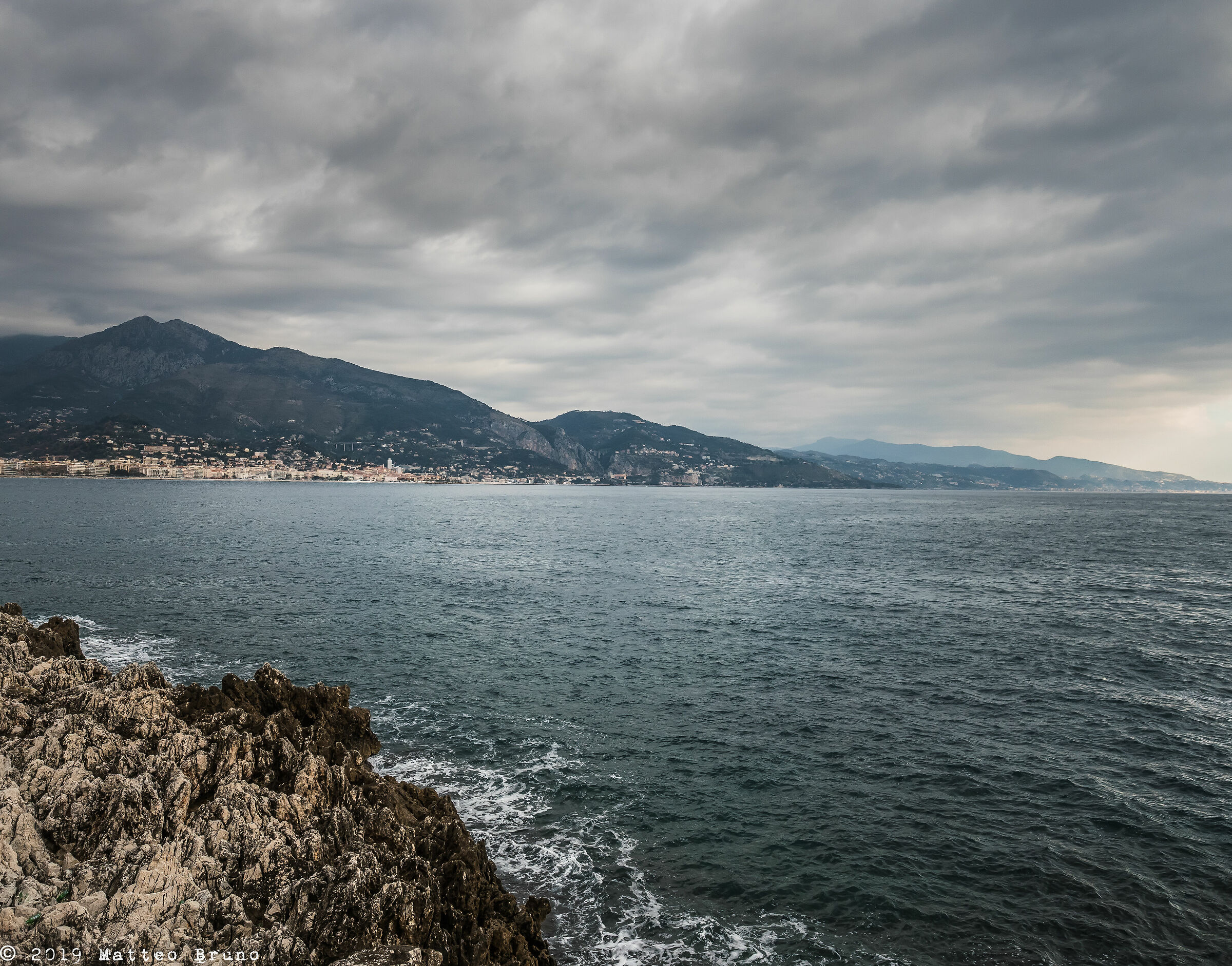 Mentone in lontananza