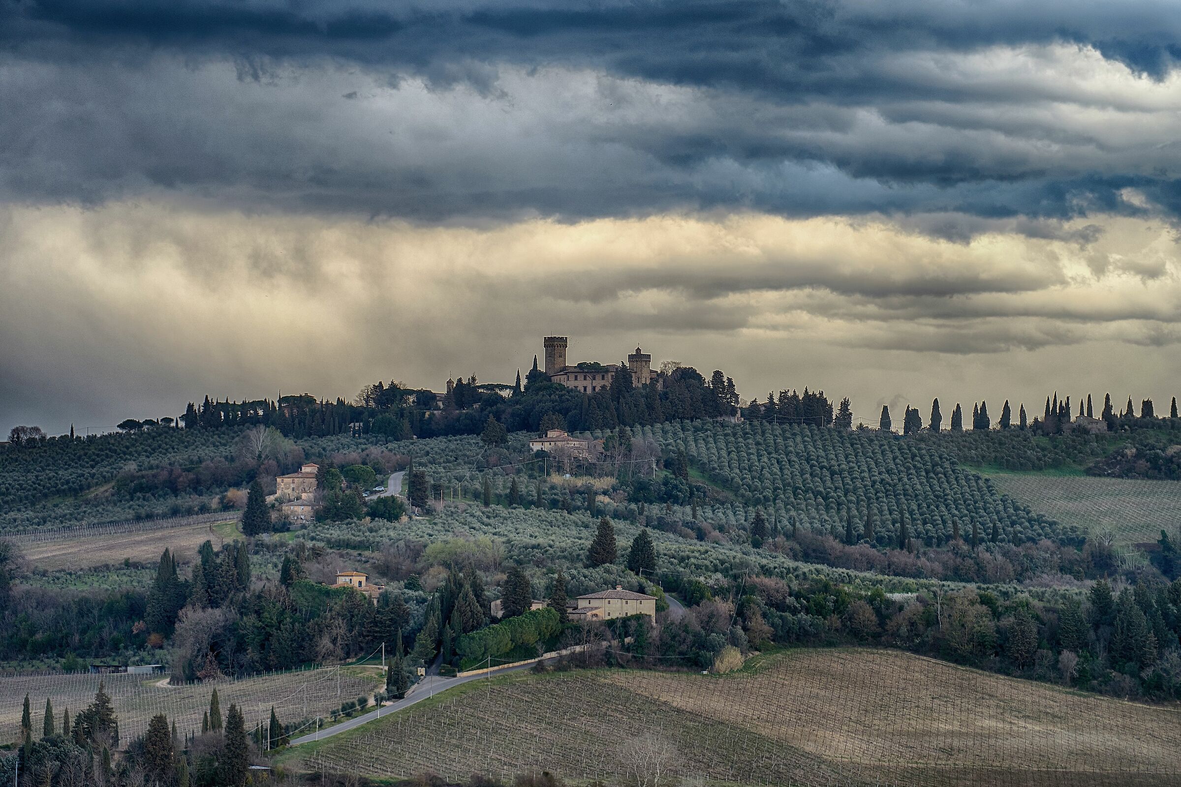 Aria di tempesta sul castello