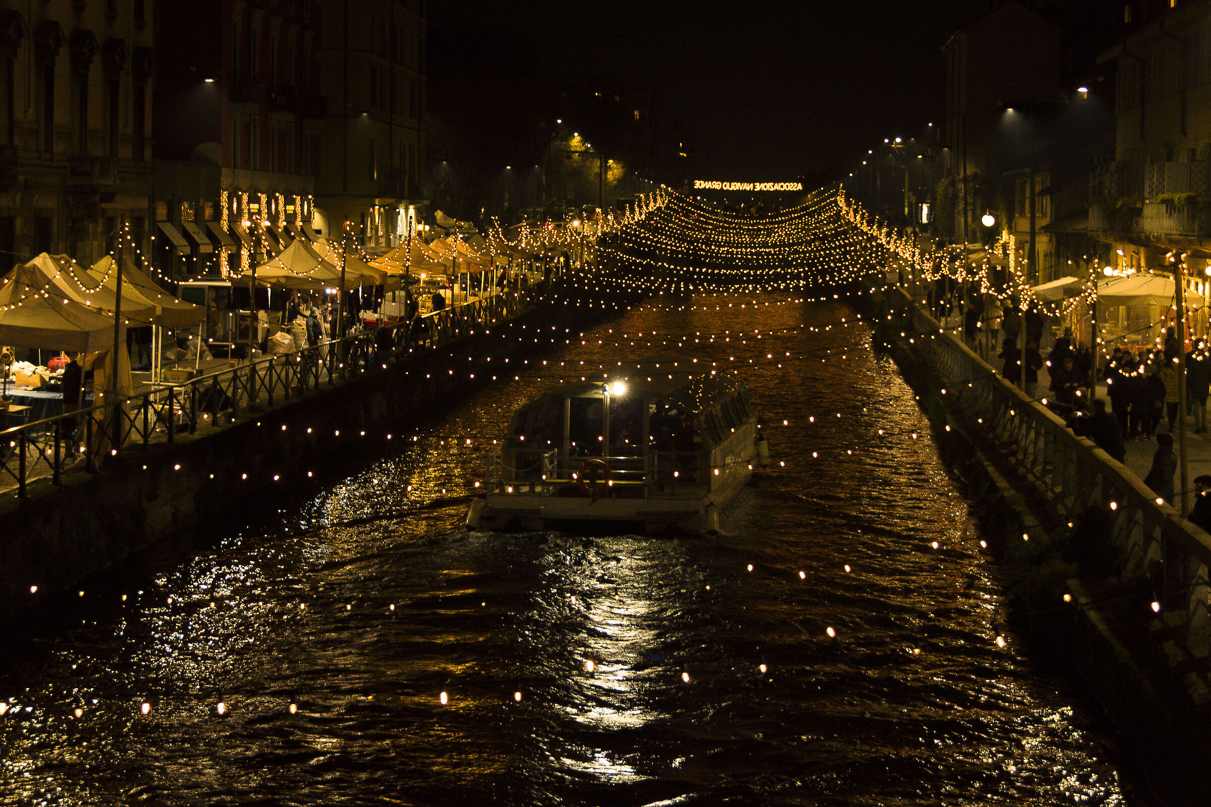 Surfing on Naviglio Grande