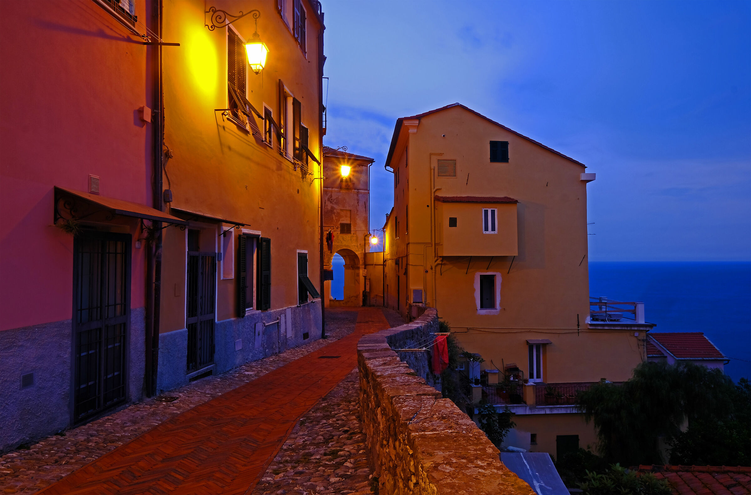Cala la Sera sull'Antico Borgo