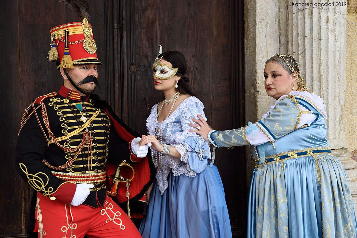 "Aiutatemi..... ho la suocera sempre tra le balle"