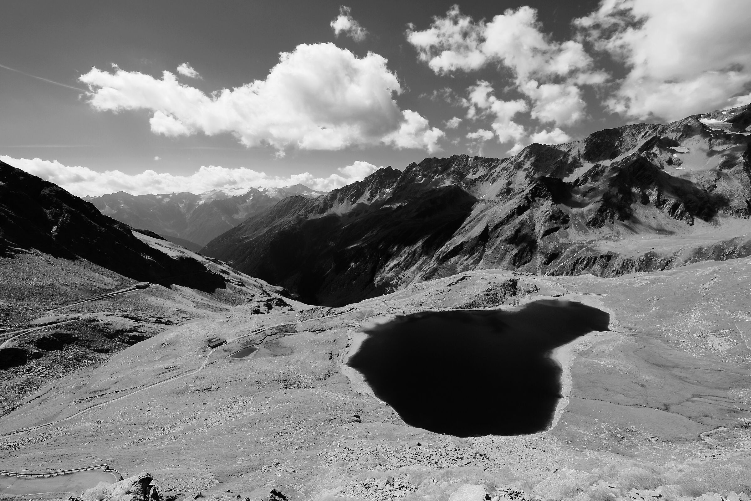 Passo Gavina Black Lake