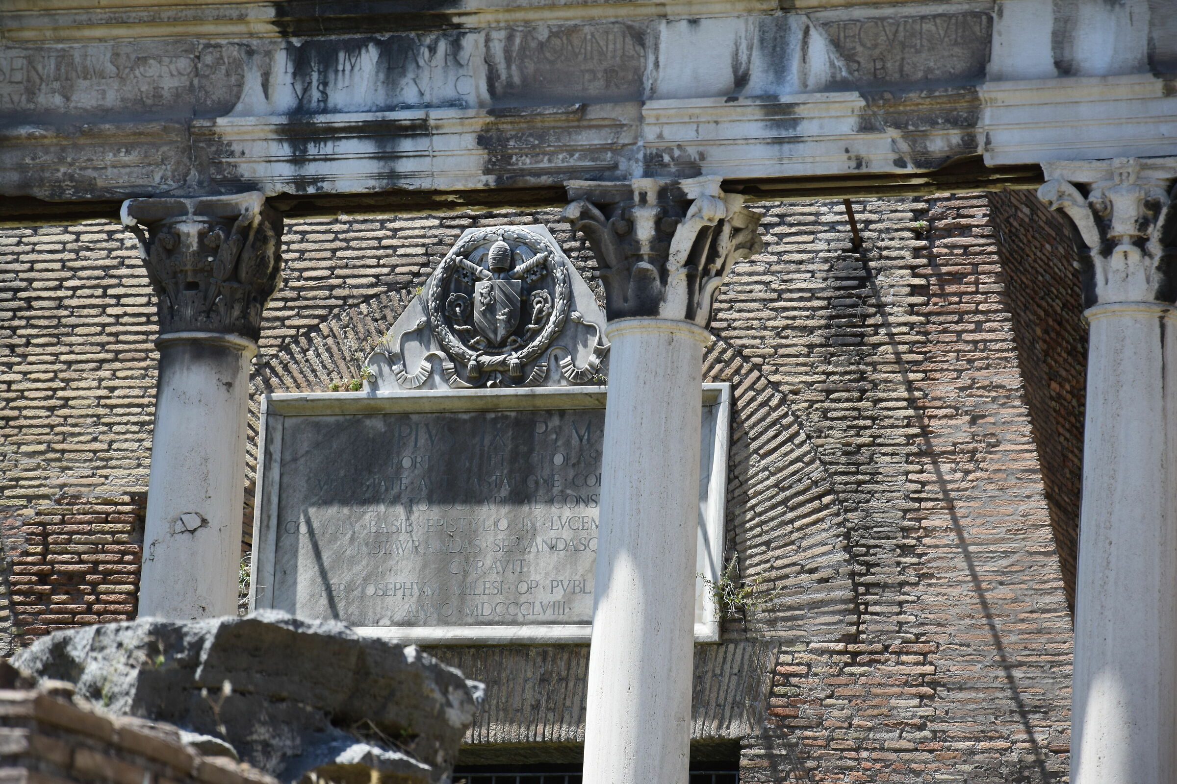 Temple of Vespasian and Tito (detail)