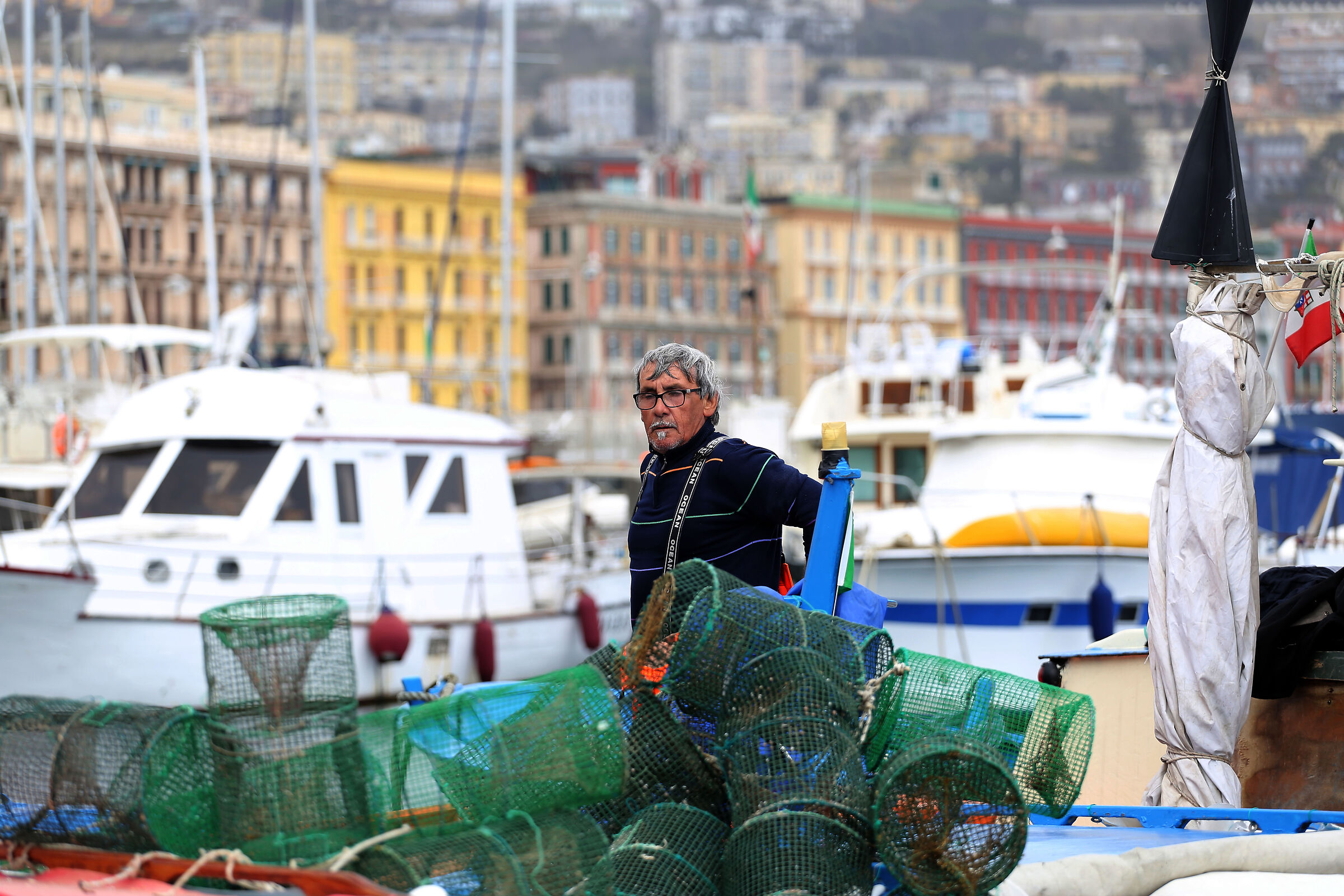 Partenope alle spalle