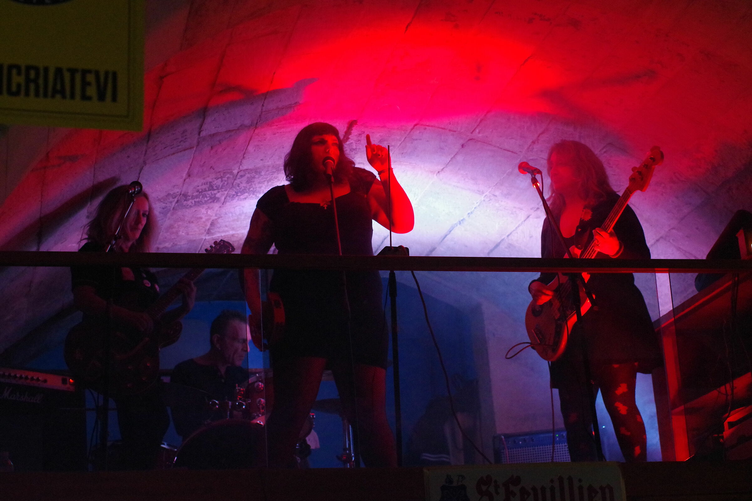 wide hips 69 al bat cavern Ragusa