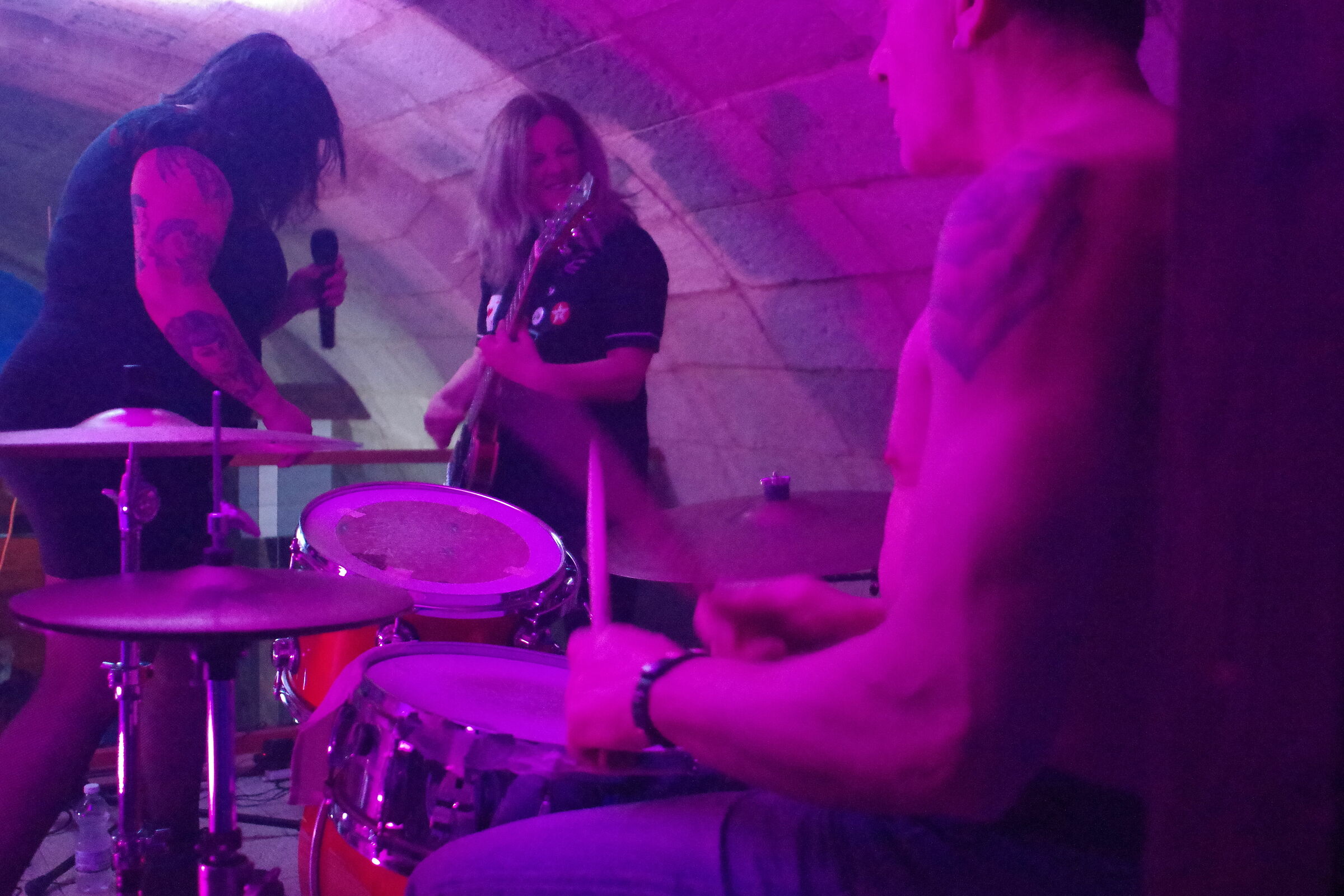 wide hips 69 al bat cavern Ragusa